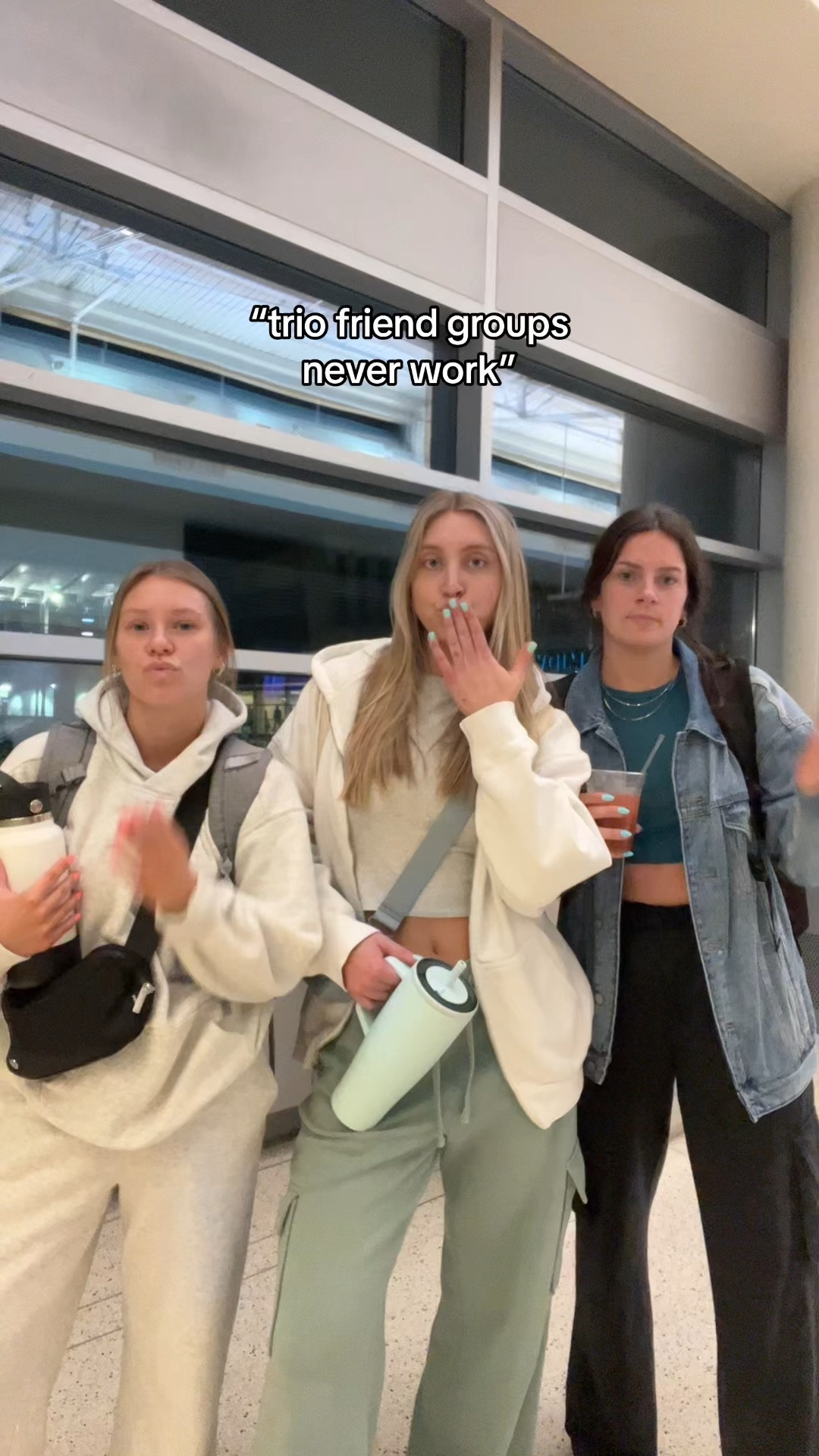 Cozy airport fits 🤍🎀✈️

#LTKU #LTKVideo #LTKstyletip