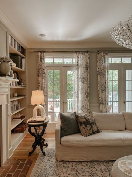 Living room decor + furniture. The sofa is from Six Penny Home (the Amelia sofa) in washed linen/corn silk 

#LTKhome