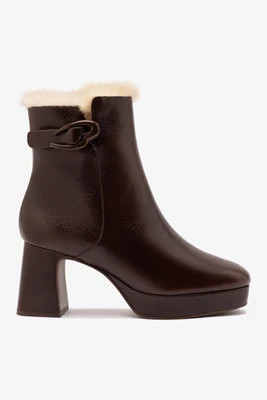 Dolly Verona Low Boot In Brown Leather And Natural Shearling | Larroude