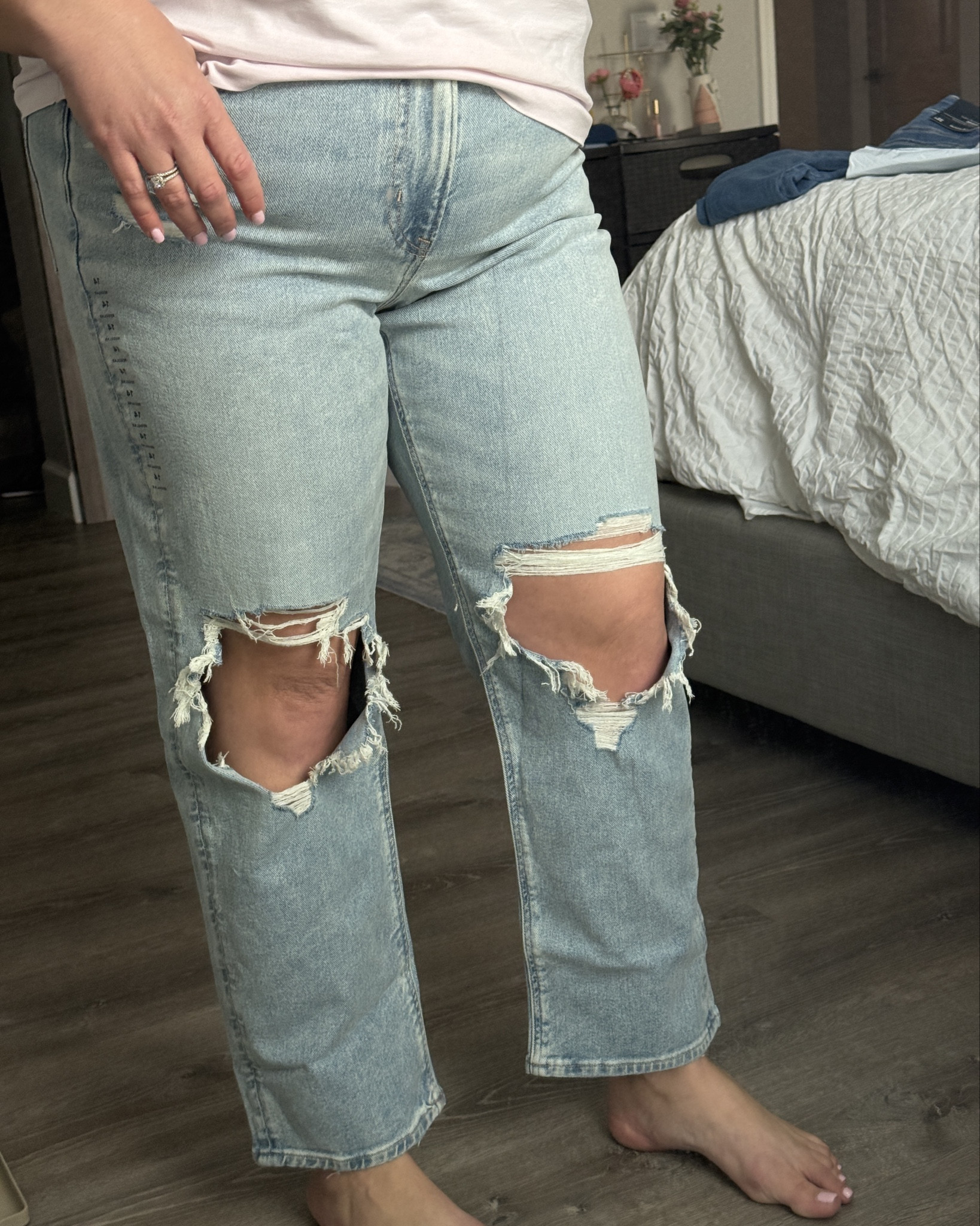Obsessed with this light wash denim for spring 🤍  

Love the vintage feel and the distressed detail — easy to throw on with a tee, sneakers, or sandals. Sharing these because the color is such a good everyday denim.

Linked here if you want to check them out ✨  


#LTKmomlife #LTKootd #LTKPlusSize