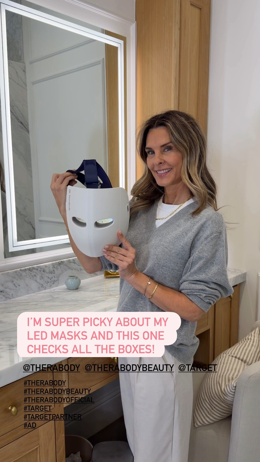 #ad Stop! This TheraFace Mask Glo by @therabody is going to up your winter skincare routine.
-504 LEDs
-Vibration therapy 
-Cordless
-Adjustable straps
-3 light modes that reduce fine lines, fights acne, and reduces dark spots
#TherabodyPartner #TargetPartner #Target #liketkit @therabody @therabodybeauty @target 


#LTKOver40 #LTKBeauty