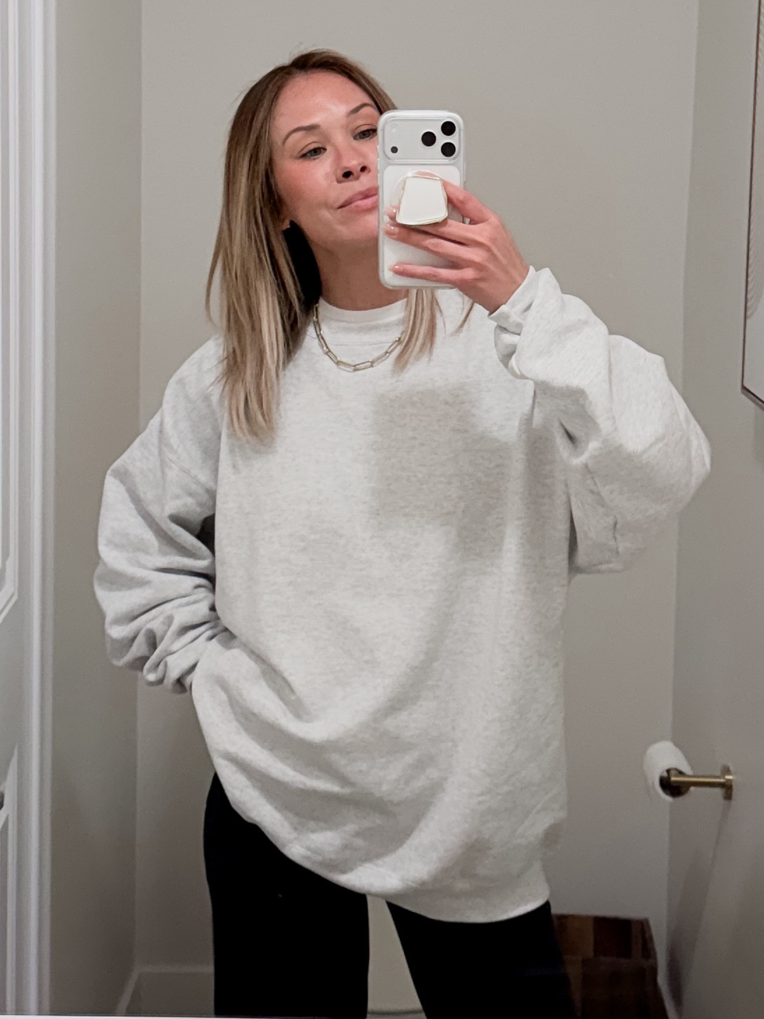 Wearing comfies >>>
Wearing size XL on this men’s crewneck.. I love my tops oversized 😌 I’m 5’5” for reference 

#LTKootd