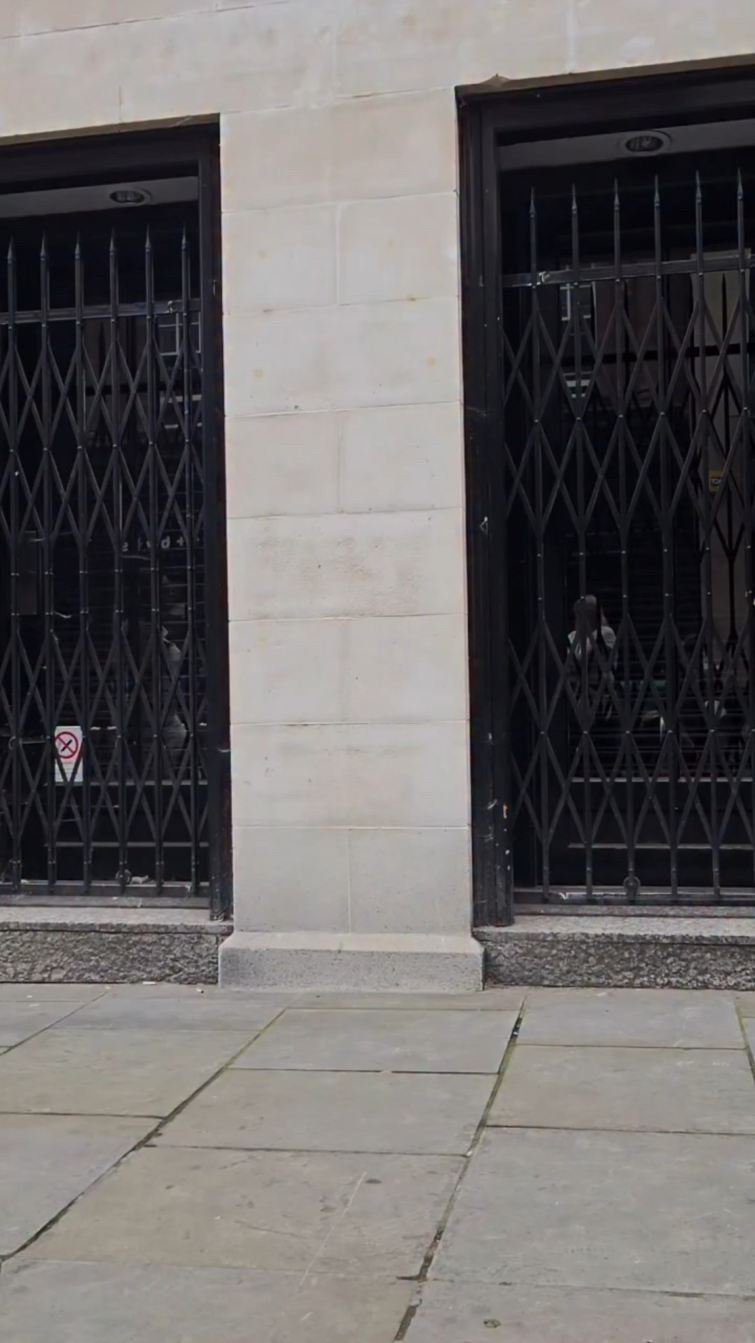 Summer city sipping in my dream matching set @me_andem 🧵🧶 AD

Bag @loveatfirstsightvintage

bucle, knitted set, knitted co-ord, street style, London designer, London fashion, summer, summer wardrobe, summer outfit, outfit inspo, city style, chic, vintage bag 

Reel inspo from @pinterest