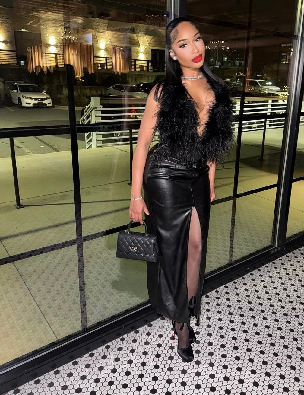 Midi leather skirt

Fur halter top 

Black ballerina pumps 

Chanel bag 

New years 


#LTKHoliday #LTKootd #LTKSeasonal