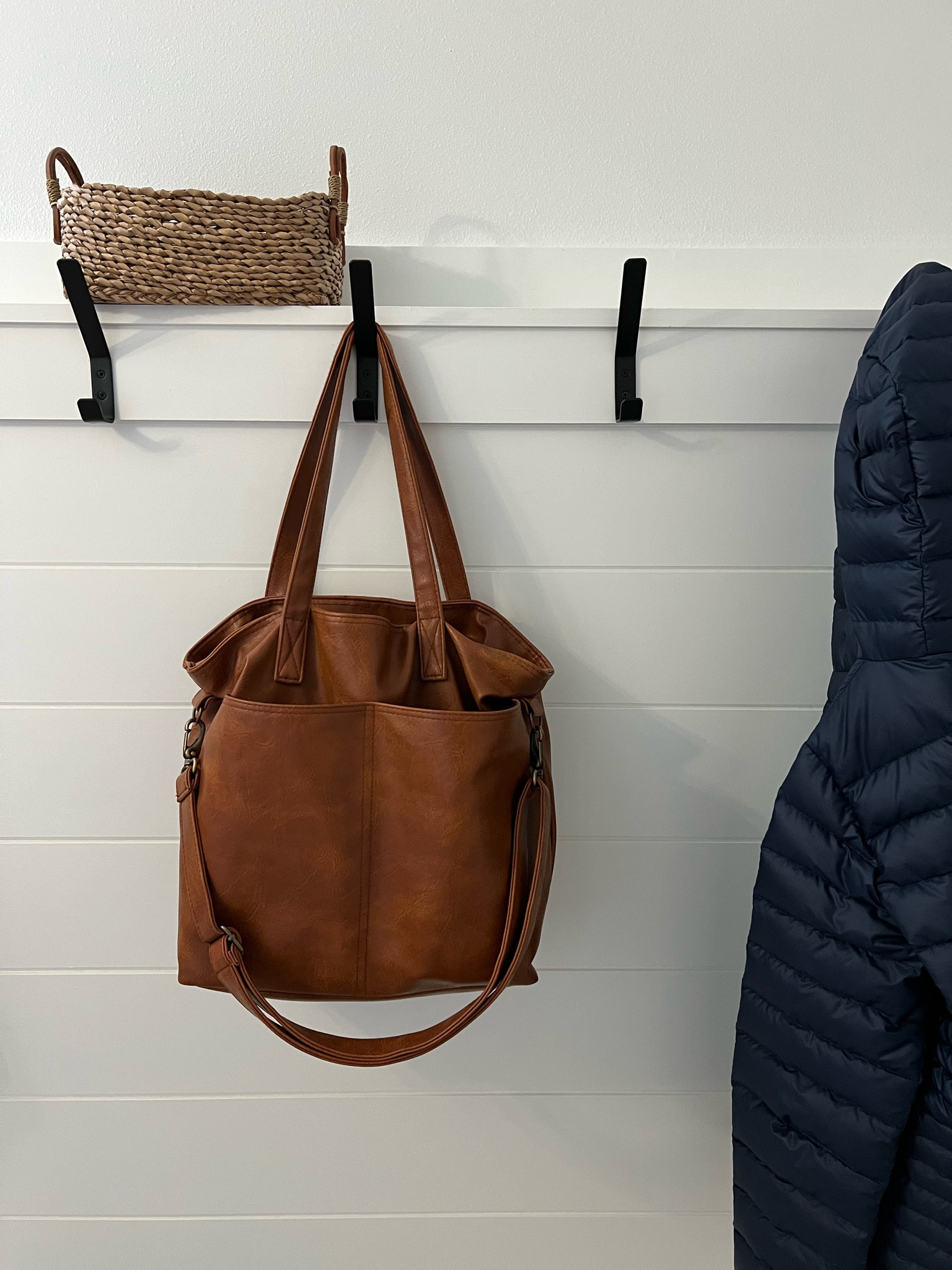 The best laptop bag with internal pockets for water bottles 🙌

#LTKtravel #LTKitbag #LTKfindsunder50