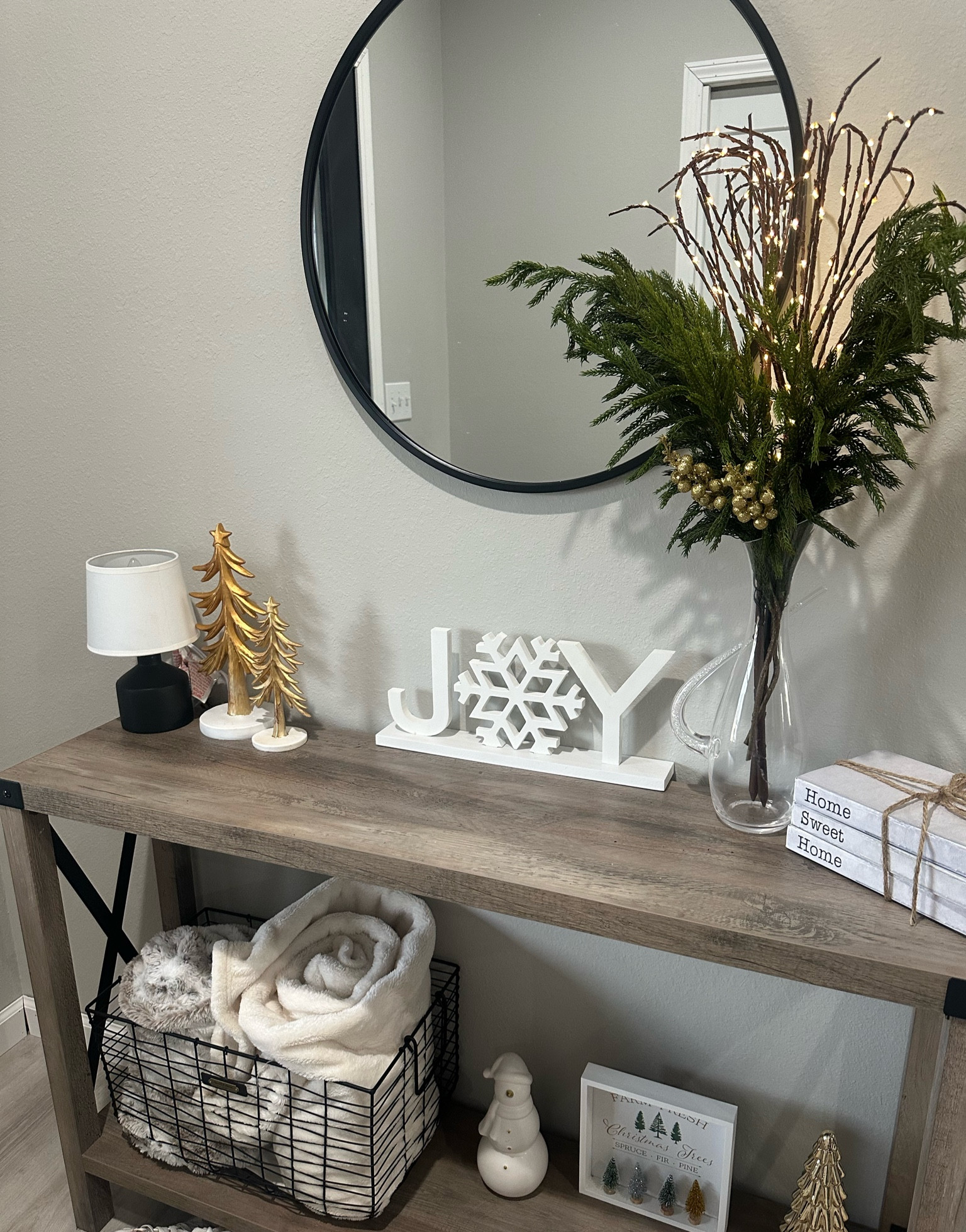 Christmas decor for entry way table #entrytable #christmastable #christmasdecor 

#LTKSeasonal #LTKHoliday