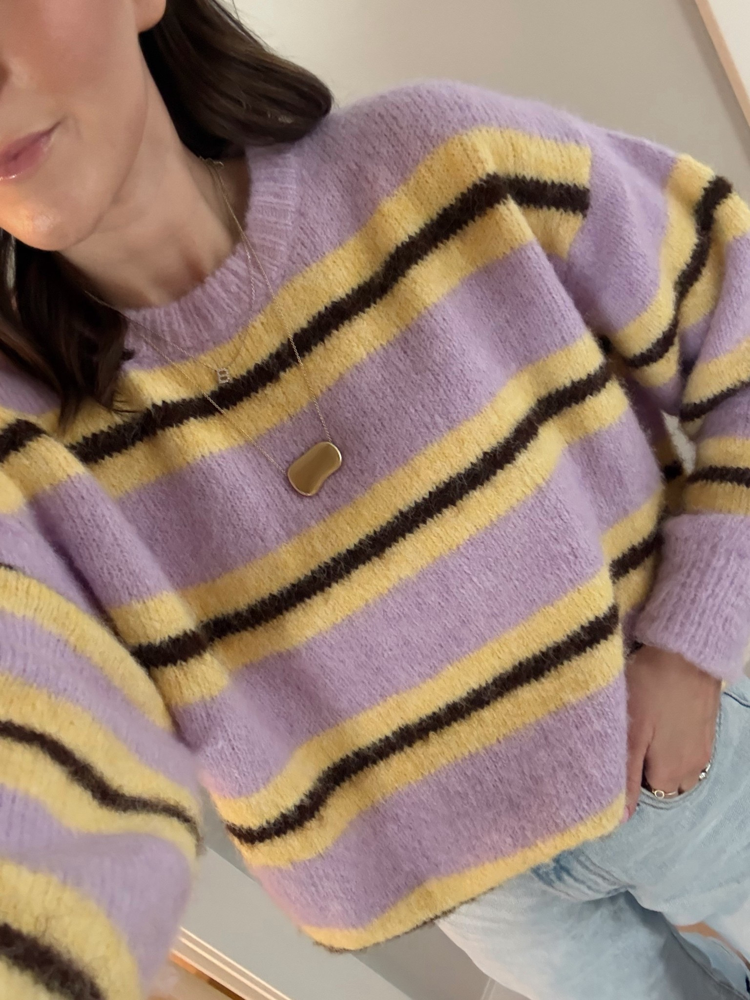 I can’t stop wearing this sweater🤭 the color combo is perfect!

Spring sweater, stripes, spring style 