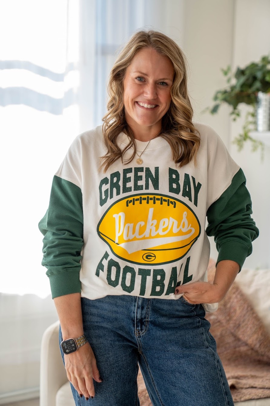 Game day outfit ideas! 🏈

Green Bay Packers  football season  football game  sweatshirt  jeans  casual outfit