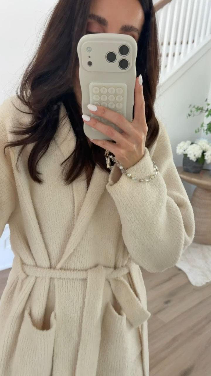 this robe feels like a cozy hug you never want to take off. soft, plush, and the perfect weight, not too heavy but still warm. the fit is so flattering with the tie waist and it just makes slow mornings feel a little more luxe

loungewear, cozy essentials, robe, self care, at home style, comfy chic, morning routine, elevated basics, annabrstyle 

#LTKootd #LTKgrwm #LTKselfcare