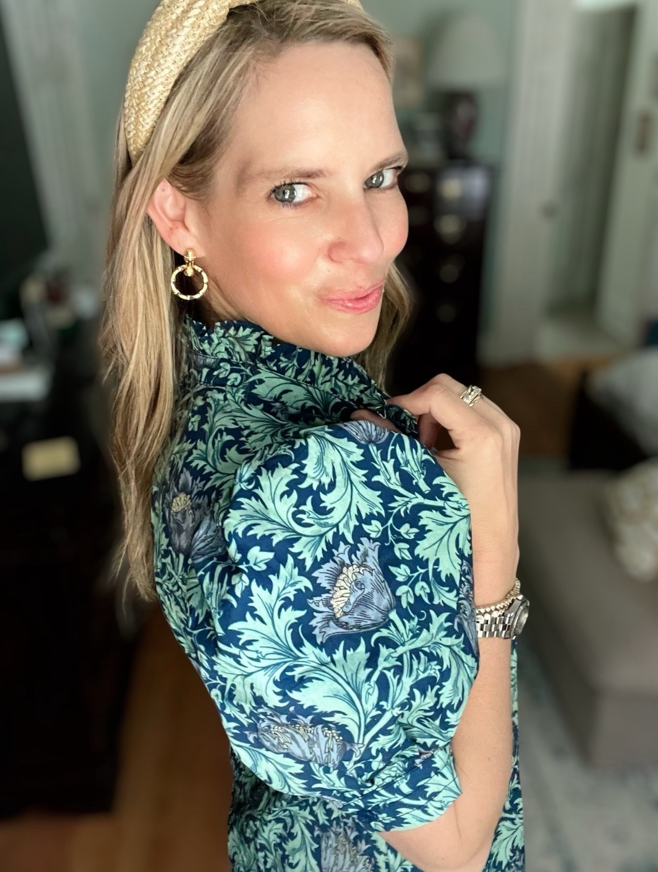 Wearing size S in this stunning Amazon find from LifeShe! This $42.98 cotton puff-sleeve mini dress features a ruffle collar, button front, and hidden side pockets. The blue and green floral print gives off total vintage Tuckernuck vibes at a fraction of the price! I styled it with raffia wedges, a straw knotted headband, and bold gold hoops. Perfect for a summer lunch, casual shower, or brunch on the patio! ☀️💐

👜 Dress: size S – Amazon
👡 Shoes: raffia platforms
💛 Earrings, bracelets, necklace: Melinda Maria – use code PREPPYREBEL for 10% off!
🎀 Headband: straw textured twist style – Amazon

#AmazonFashion #SummerStyle #FloralDress #PuffSleeveDress #LTKunder50 #LTKsummer #MelindaMaria #PREPPYREBEL #TuckernuckVibes #BohoChic #BrunchLook #CasualStyle #AmazonFinds

#LTKWorkwear #LTKFindsUnder100 #LTKFindsUnder50

#LTKFindsUnder50 #LTKFindsUnder100 #LTKOver40