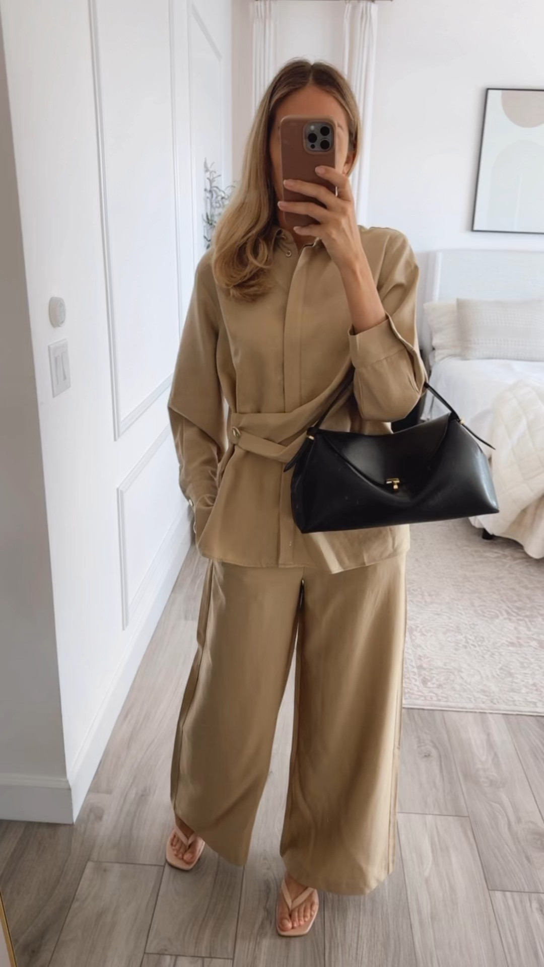 Gorgeous fall outfit! I love this outfits that is perfect for the coming season, it’s flowing and elegant. Fits true to size and I’m wearing size small 

#LTKStyleTip #LTKSeasonal #LTKU