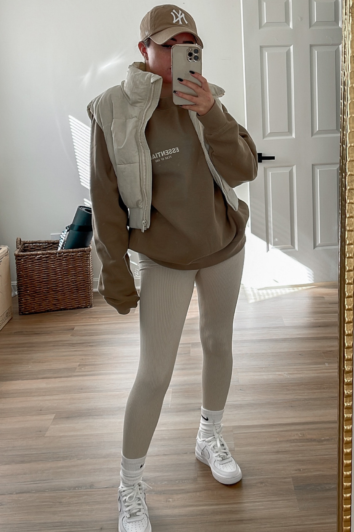 Amazon best seller cropped puffer vest

#LTKSeasonal #LTKunder50 #LTKstyletip