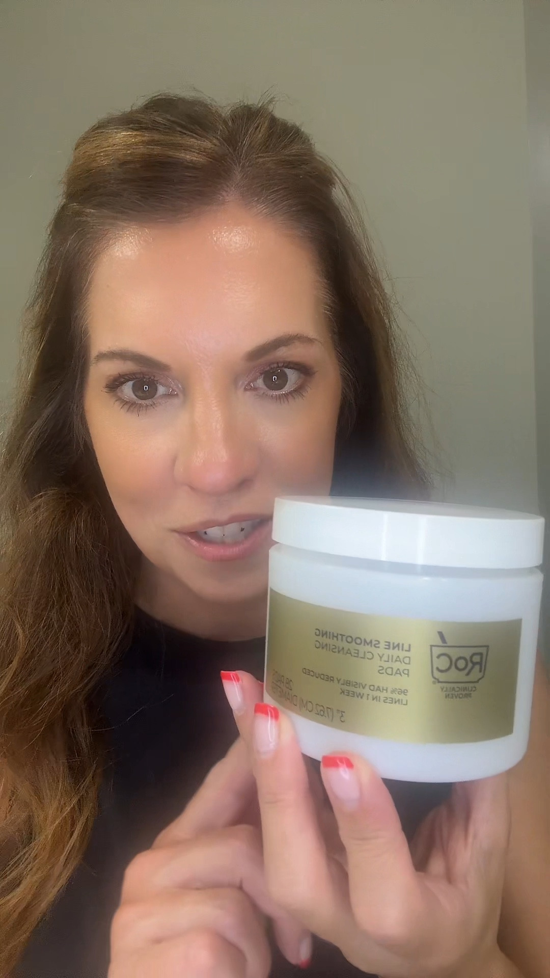 ✨ Skincare must-have! These RoC Daily Cleansing Pads are my go-to for gentle exfoliation and a fresh, glowy complexion.
Dual-textured + pre-moistened = skincare made simple 🙌🏼
Perfect for all skin types & part of my daily routine 💧

🧼 #AntiAgingSkincare
🌿 #DrugstoreFavorites
💫 #GlowingSkin
🛒 Linked my full skincare routine here!

#RoCSkincare #DailyCleansingPads #AffordableSkincare #FaceCareRoutine #ExfoliateAndGlow #CleanBeautyFinds #LTKSkincare #LTKBeauty

#LTKBeauty