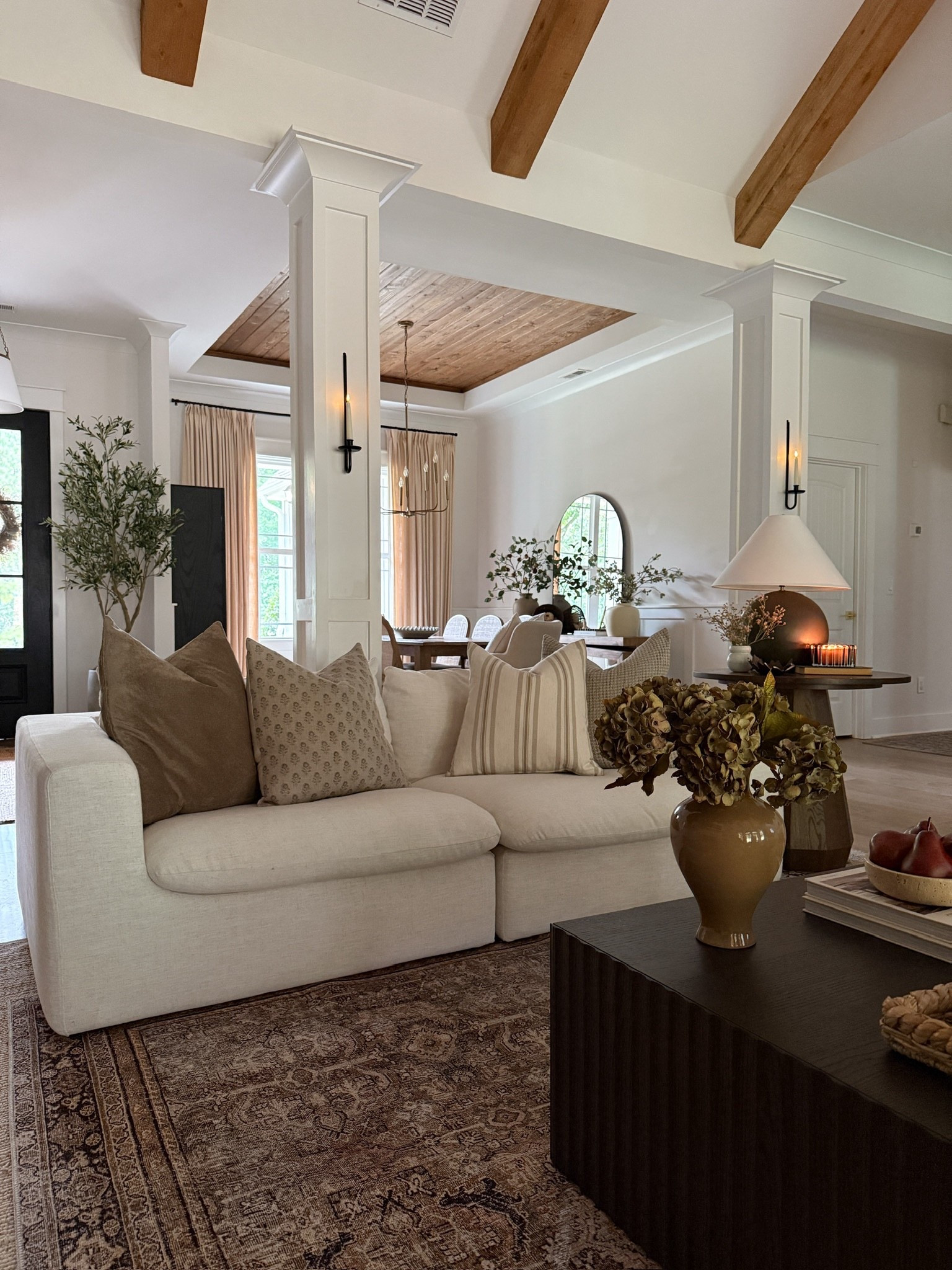 What is better than a cozy classic fall living space?🤎

#LTKHome #LTKFindsUnder50 #LTKSeasonal