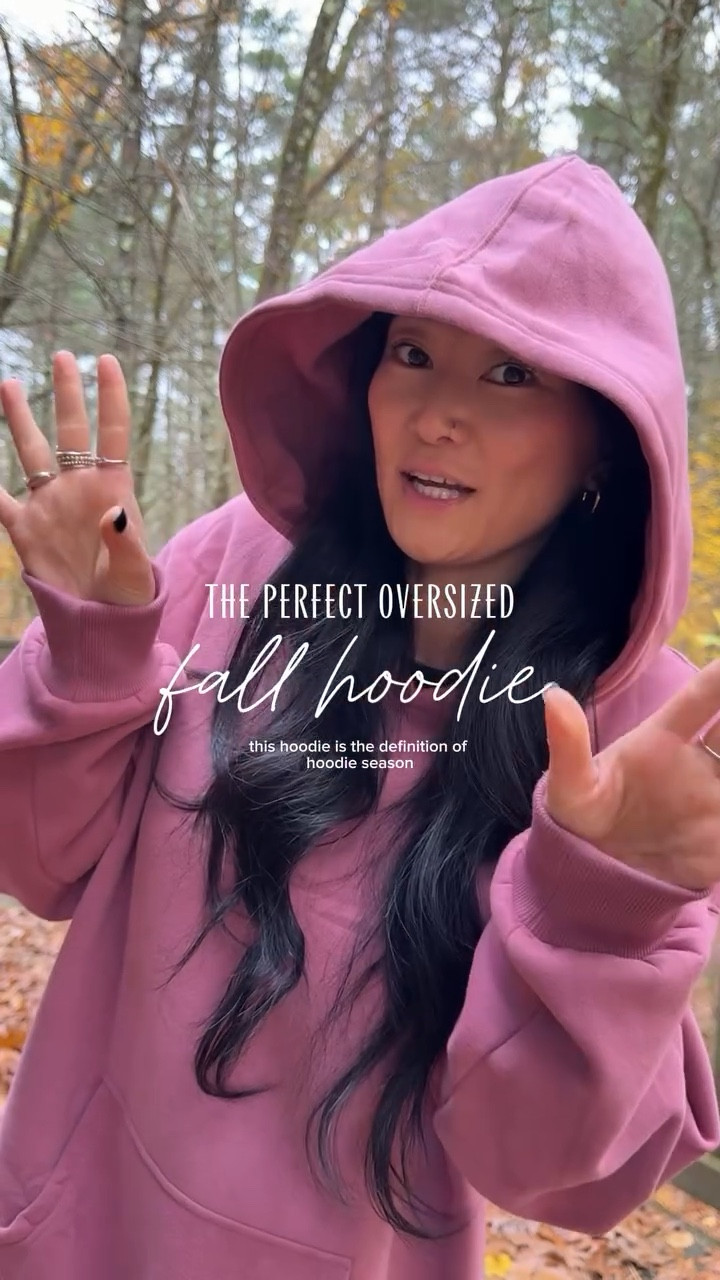 The perfect oversized hoodie! You’re going to want this in every color. I live in comfort in the fall and winter. Give me all the oversized everything. 😅 linked in my stories or comment for the link. 😜

#hoodieseason #oversizedhoodie