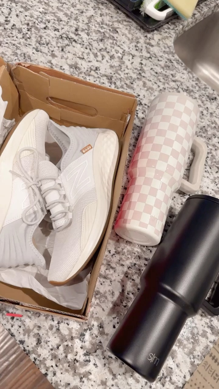 Basic mom essentials 😂

#LTKActive #LTKstyletip #LTKhome