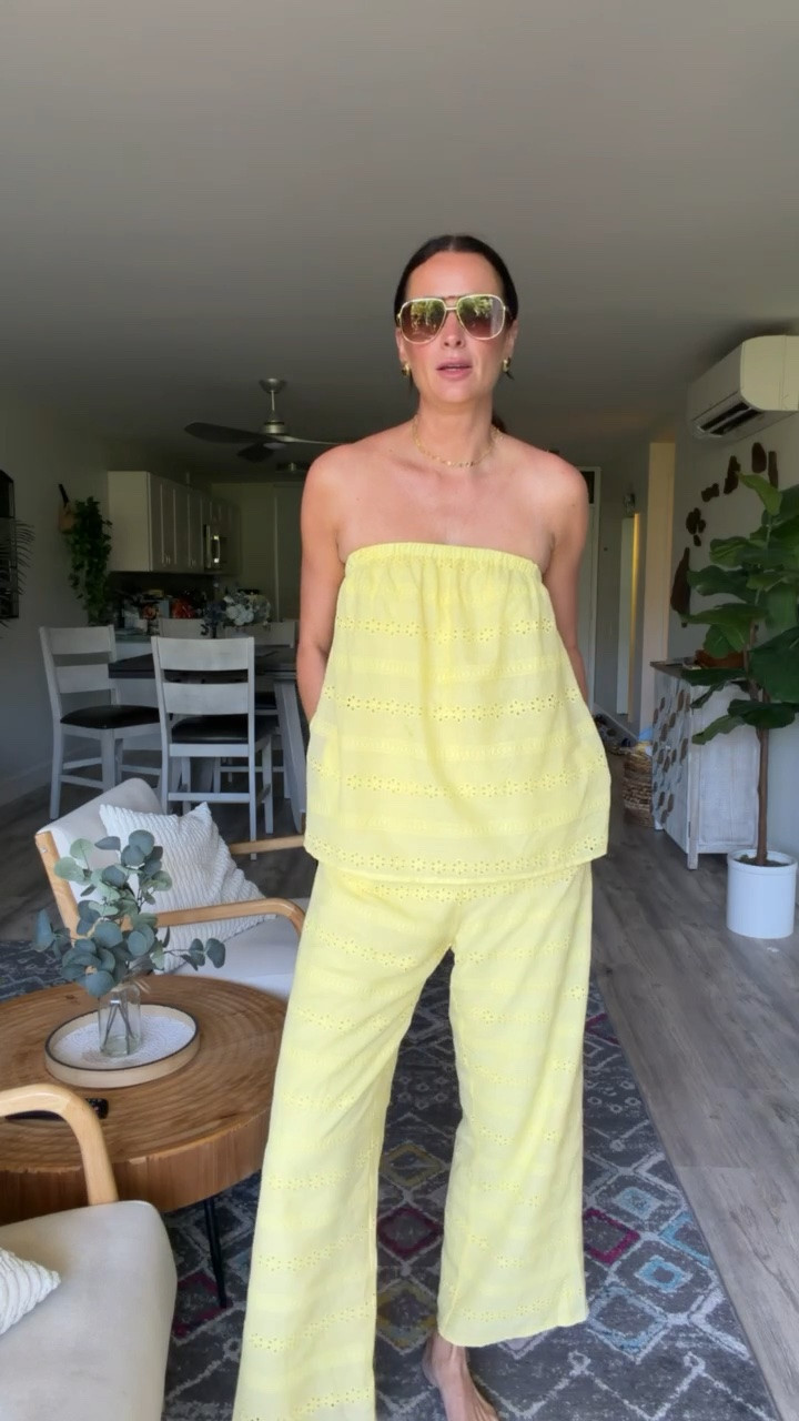 This is such a cute outfit and it’s on sale!! 25% off for a limited time!