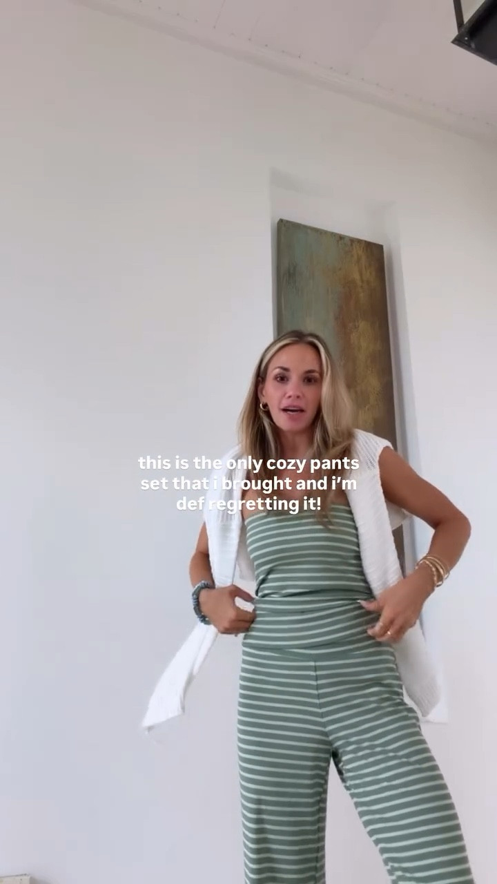 This Aerie set is adorable, and so cozy and comfy! The perfect rainy Spring day outfit! 🤍

#LTKootd #LTKPetite #LTKmomlife