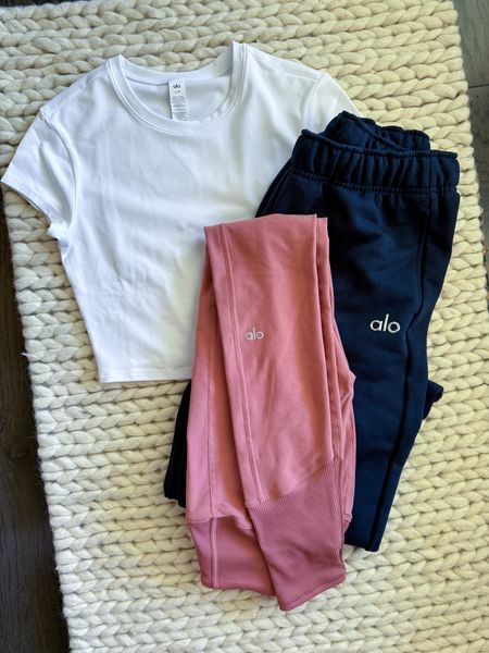 A few more favorites from my recent alo yoga order 

#alo #athleisure #leggings #sweatpants 



#LTKFitness #LTKActive #LTKTravel