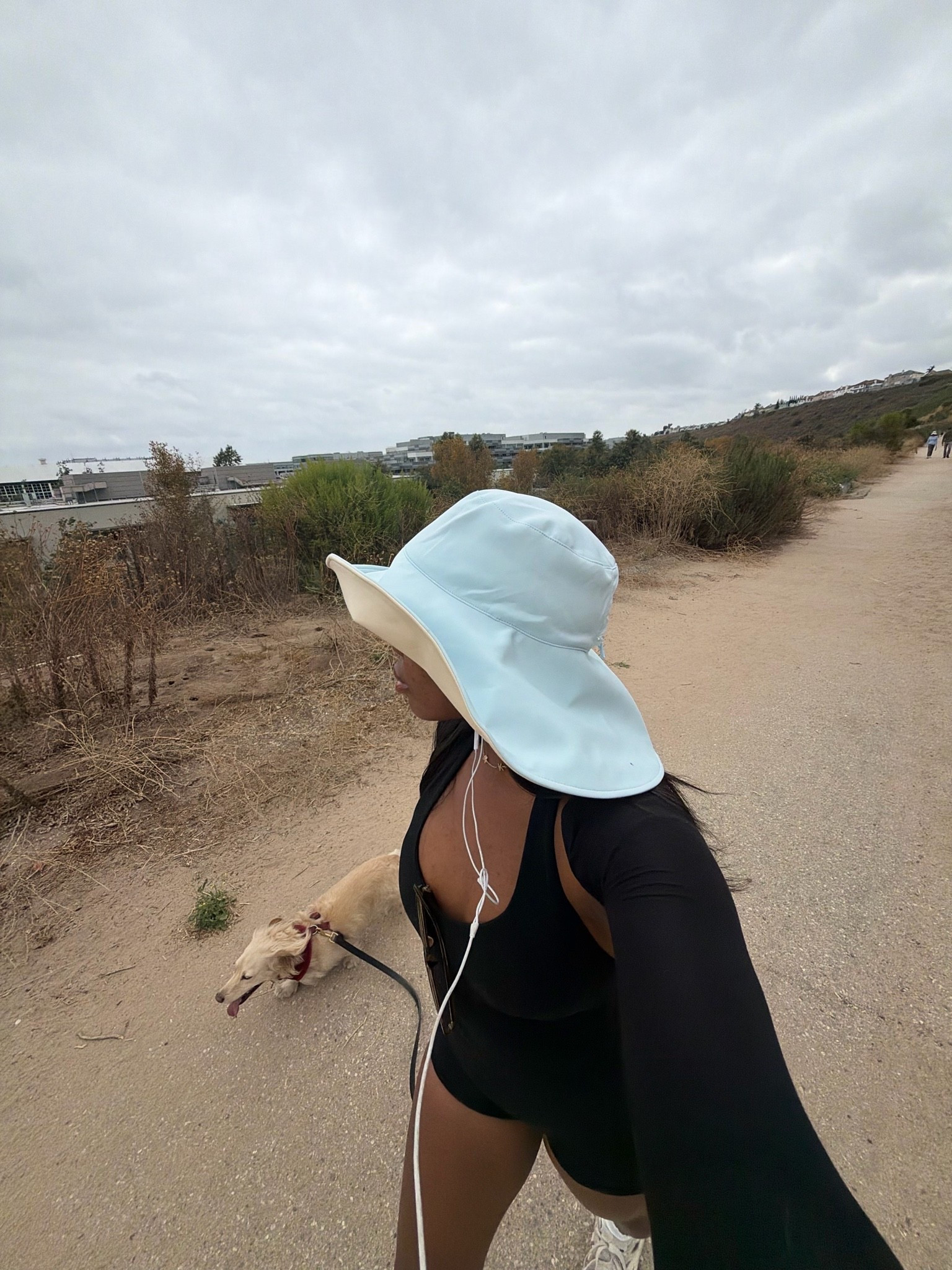 This sun hat is a must for walks! Helps keep my face and skin out of the sun and it’s on sale right now 🤏🏾

#LTKootd