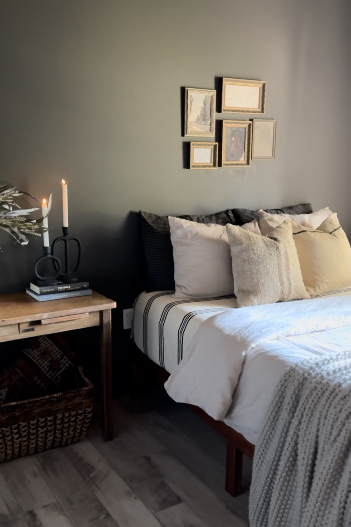 Guest room bed frame and bedding

#guestroom #sale #primedealdays #bedframe #amazon #bedding #linen 

#LTKHome #LTKxPrimeDay #LTKSaleAlert