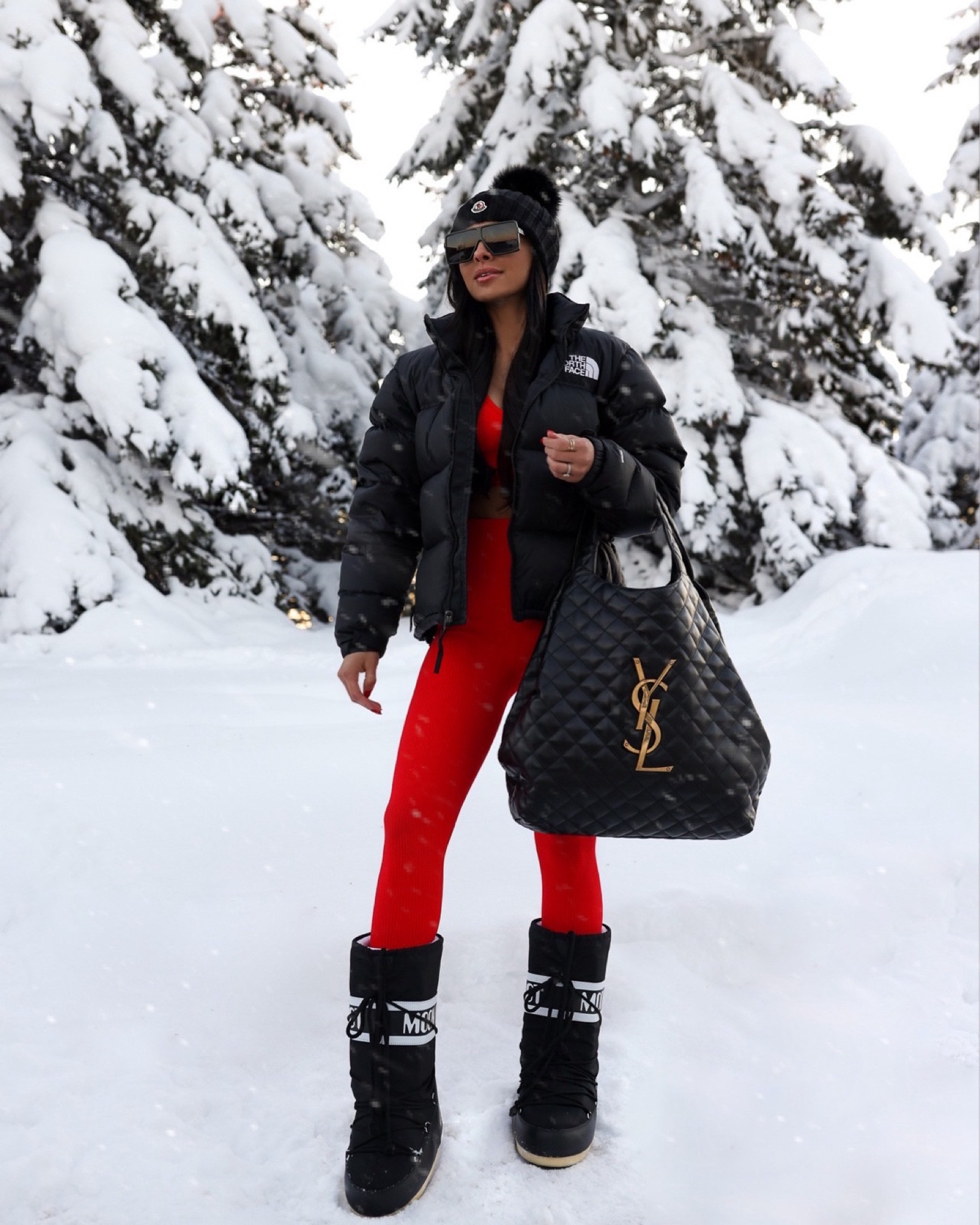 Saks sale picks - Save 25% on ski wear
Moon boots on sale 