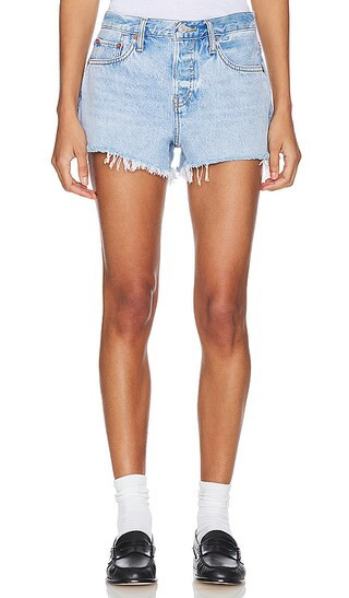 RE/DONE X Pam Anderson Mid Rise Relaxed Short in Denim-Light. - size 30 | Revolve Clothing (Global)