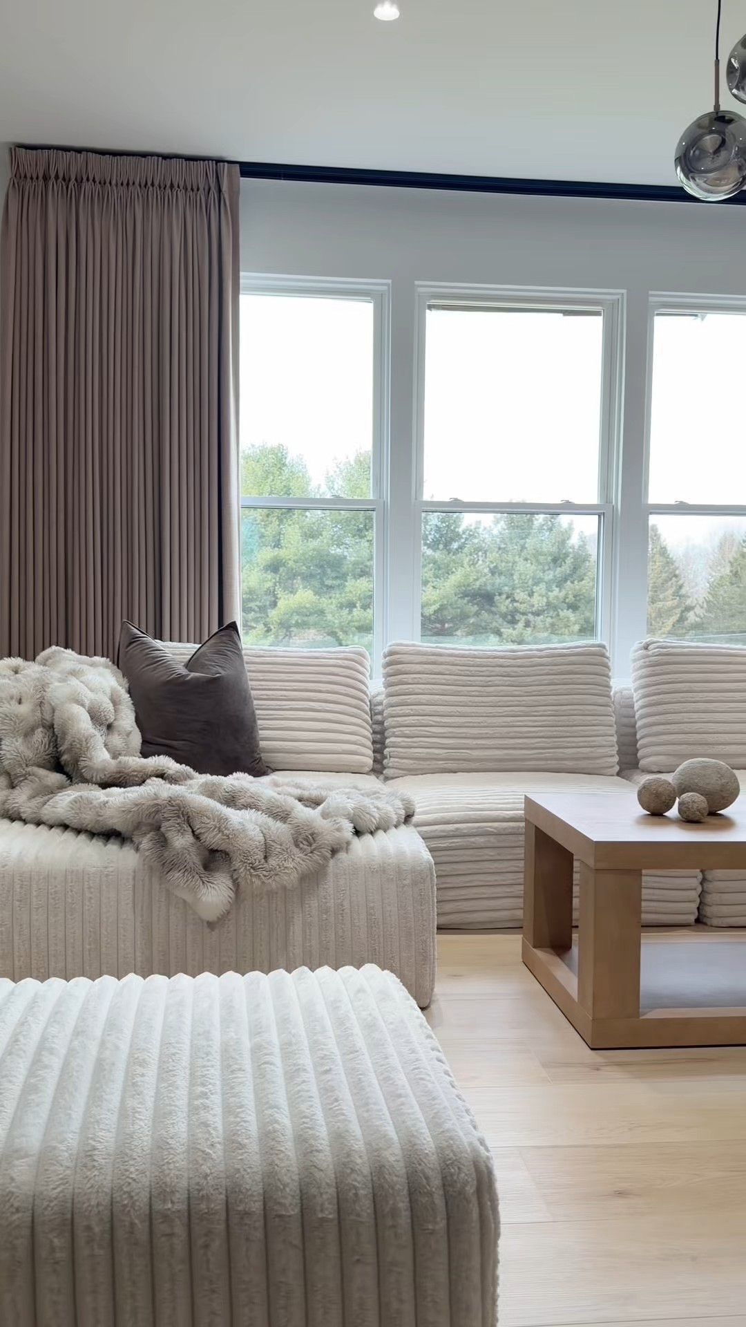 Living roomm

#LTKSaleAlert #LTKFindsUnder100 #LTKHome