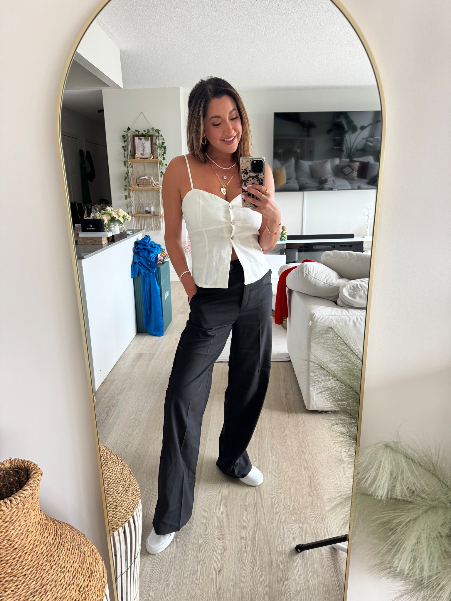 Outfit of the work day today 💖💖

I’m wearing a size M in the top and a Medium in the bottoms… however I should have gotten a small! But we can rock a baggy look 😊

#LTKStyleTip #LTKWorkwear #LTKFindsUnder50