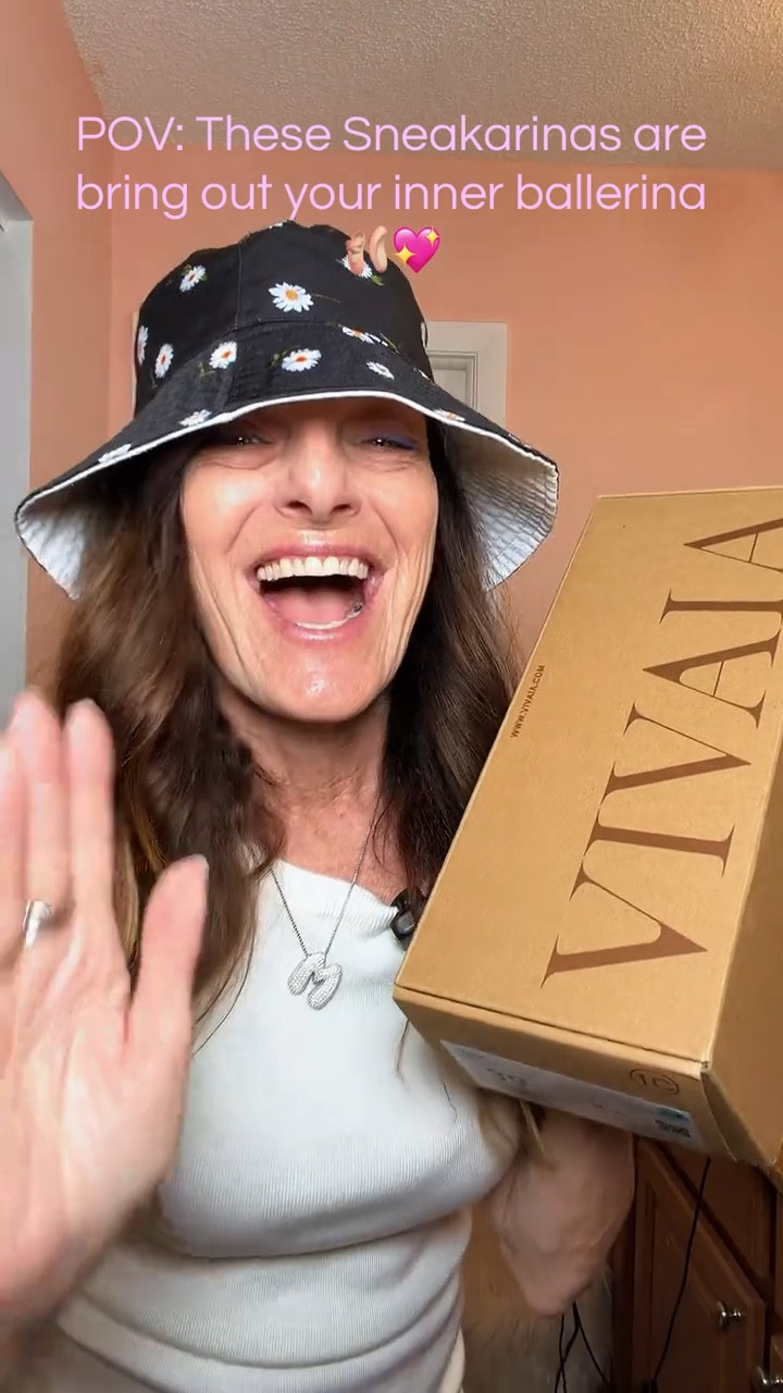 Unbox my Sneakerinas with me.💖🩰👟

#LTKgrwm #LTKootd #LTKdayinmylife