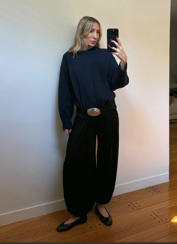 Balloon pant, silver belt buckle, cashmere sweater #stylist #cashmere #balloonpants #silver #belt 

 #LTKdayinmylife #LTKgrwm #LTKootd