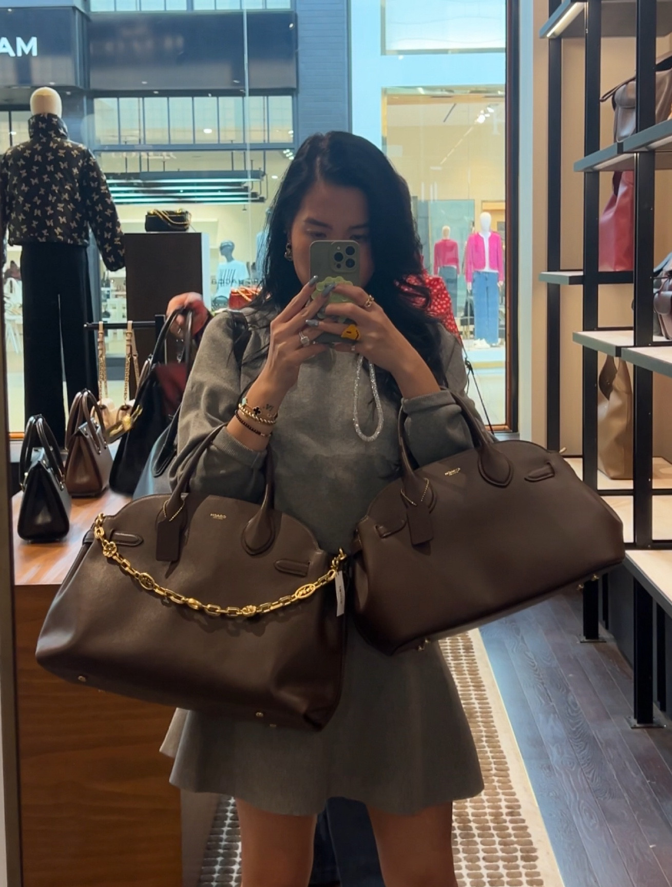 Coach Empire Carryall 40 vs 35
I can’t decide!!!