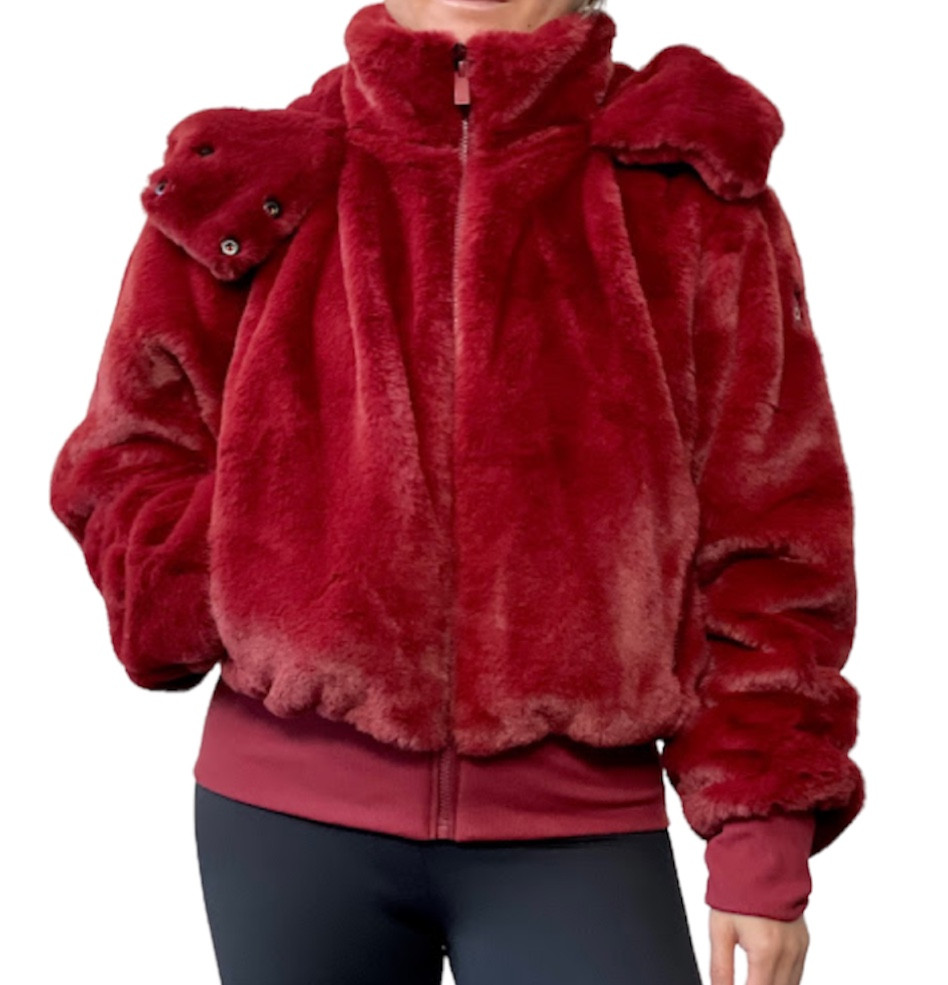 #sherpa #alo #sherpabomber #bomberjacket #fuzzyjacket #furryjacket #sherpajacket #alojacket #cranberry #burgundyjacket

#LTKSeasonal #LTKGiftGuide