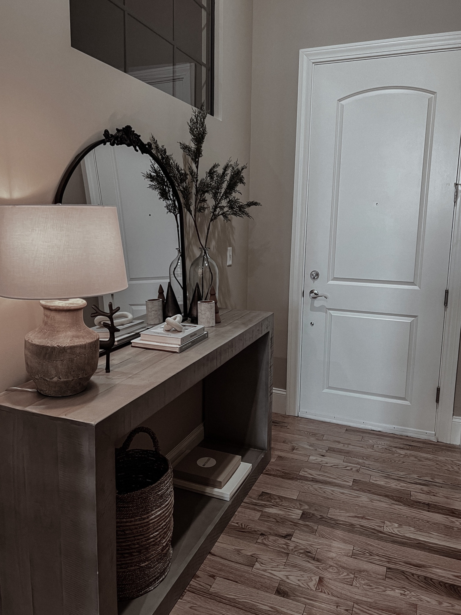 Minimal Entryway decor for the holidays🌲

#LTKCyberweek 

#LTKHoliday #LTKhome