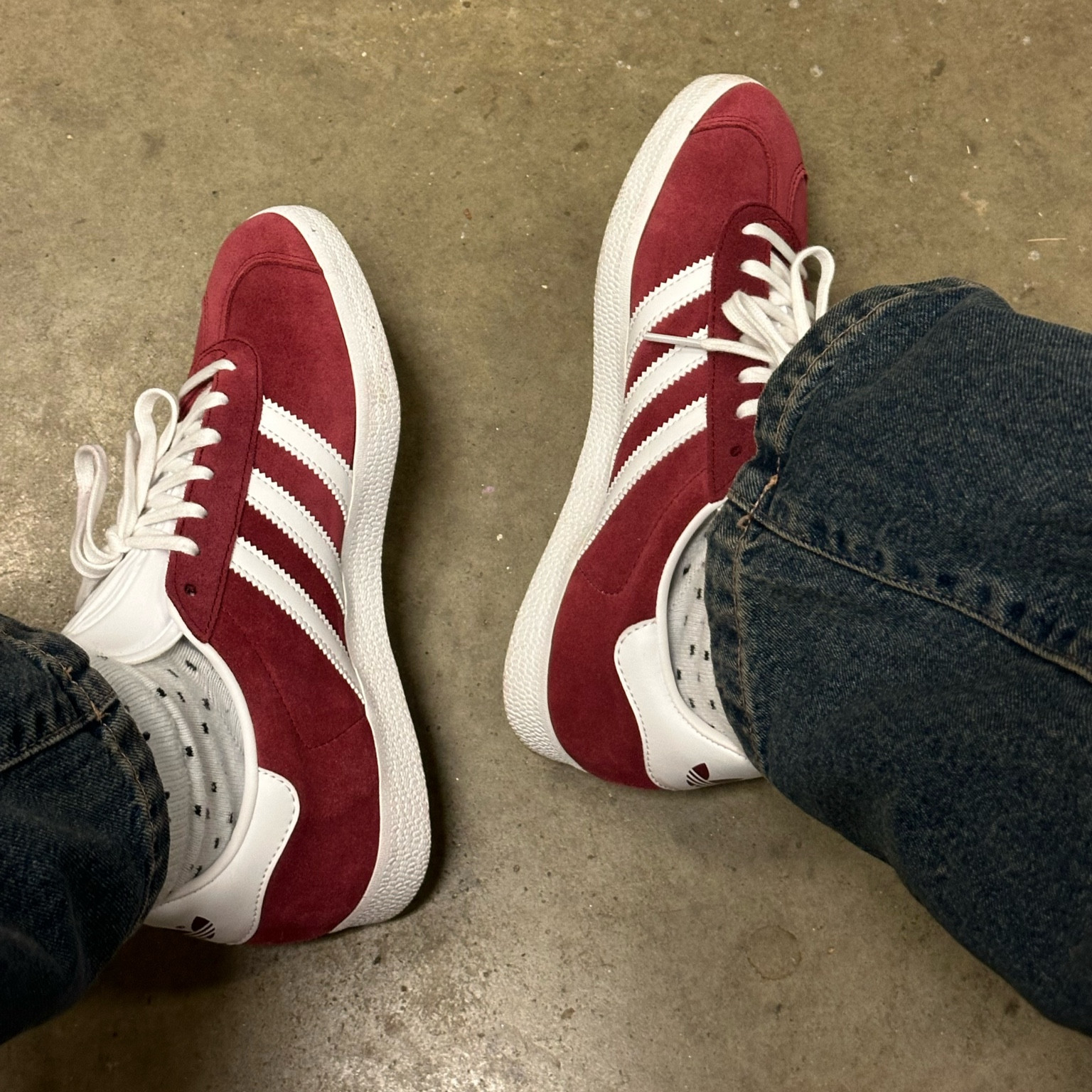burgundy/white/gold adidas gazelles. these are a 5.5 in men’s! 