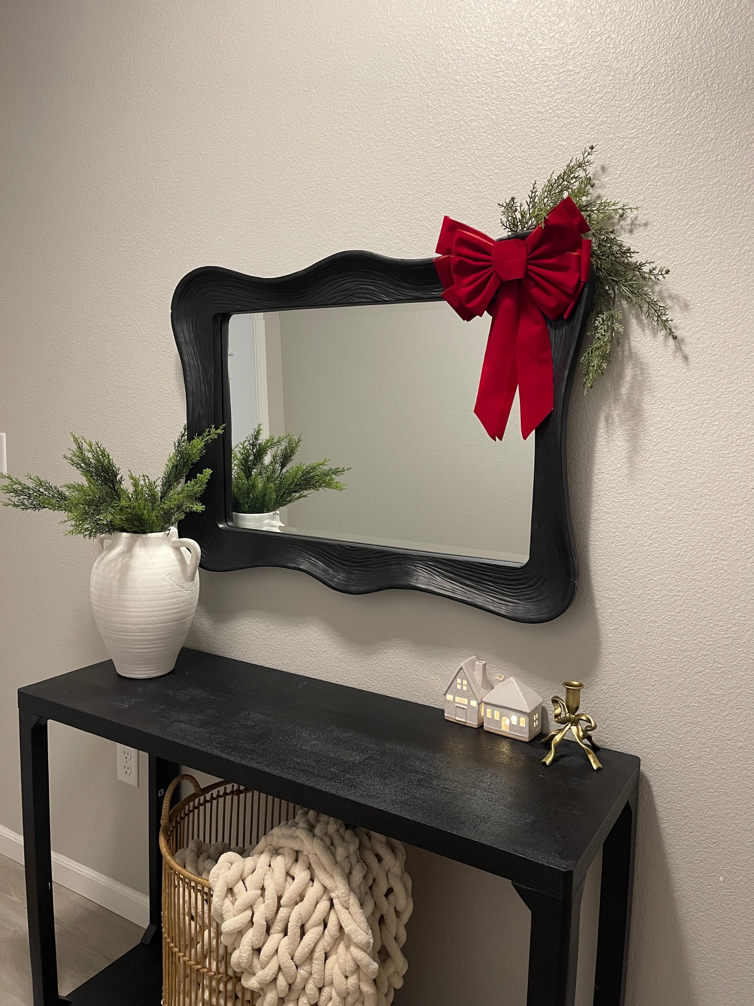 Entryway Christmas decor 🎀🎄

#LTKHome #LTKHoliday #LTKFamily