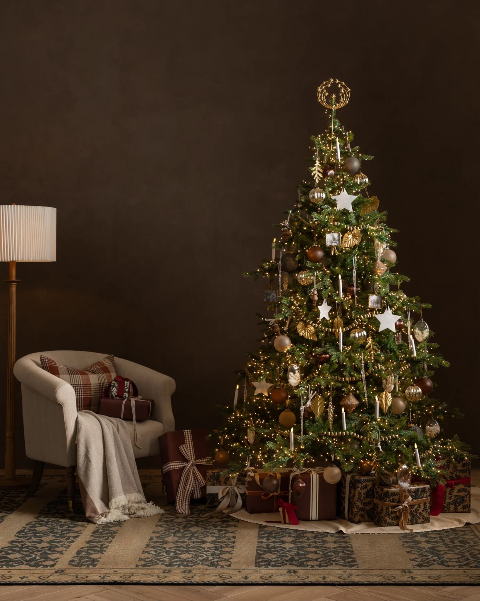Beautiful Mcgee & Co Christmas tree decor! I’m obsessed with this Christmas tree, the tree collar, and the ornaments! Gift wrap, Christmas tree decor ideas 📸 credits: McGee & Co #Christmas

#LTKHome #LTKHoliday #LTKSeasonal