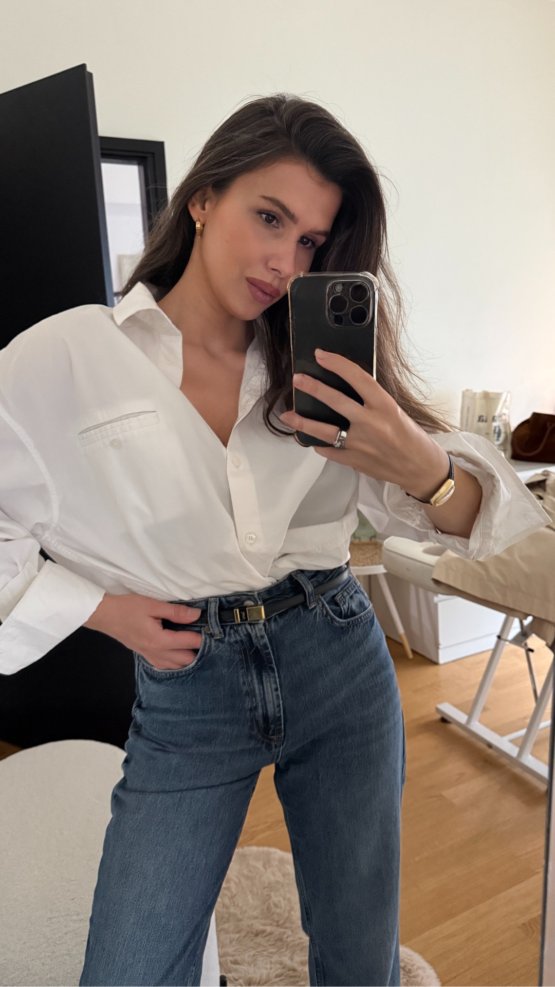 The perfect high-waist jeans paired with a classic white shirt = timeless 🤌🏼
I’m wearing size 36 and I’m 166 cm tall 🫶🏼
I especially love styling these jeans with mules or ballet flats. If you have wider hips or you’re between sizes, I’d recommend sizing up — otherwise stay true to size 💕
And can we talk about these earrings? They’re absolutely stunning ✨
#LTKsummer #LTKclassicstyle #LTKjeans

#LTKootd