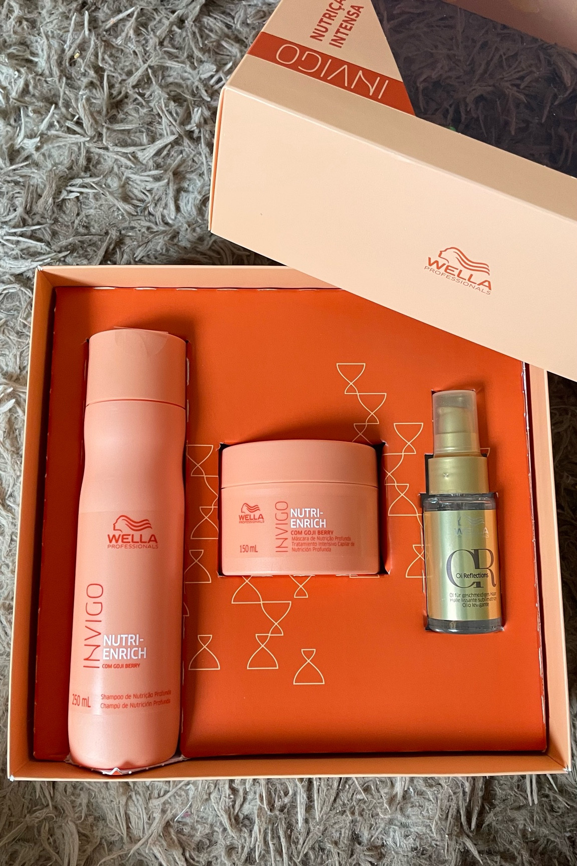 Kit Wella invigo - ETAPA NUTRIÇÃO 

Devolve a maciez, hidratação e protege o cabelo contra danos futuros. Ideal para agir na reposição de nutrientes, restaurar a saúde dos fios e garantir brilho.

#LTKbrasil