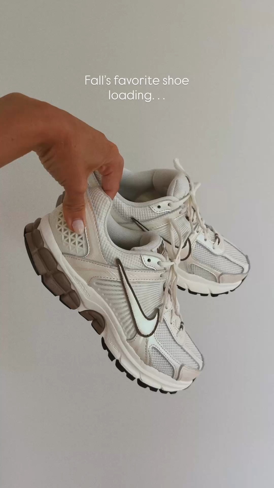 Comment “shoes” and I will send you the details! • You know how you just know when you know? These “it” shoes for fall are my new favorite athletic shoes - they are comfortable while also being fashionable but not too over the top like some of the crazy trends we are seeing. A perfect blend of all the things! I love the brown and pearl accents on this color way. 