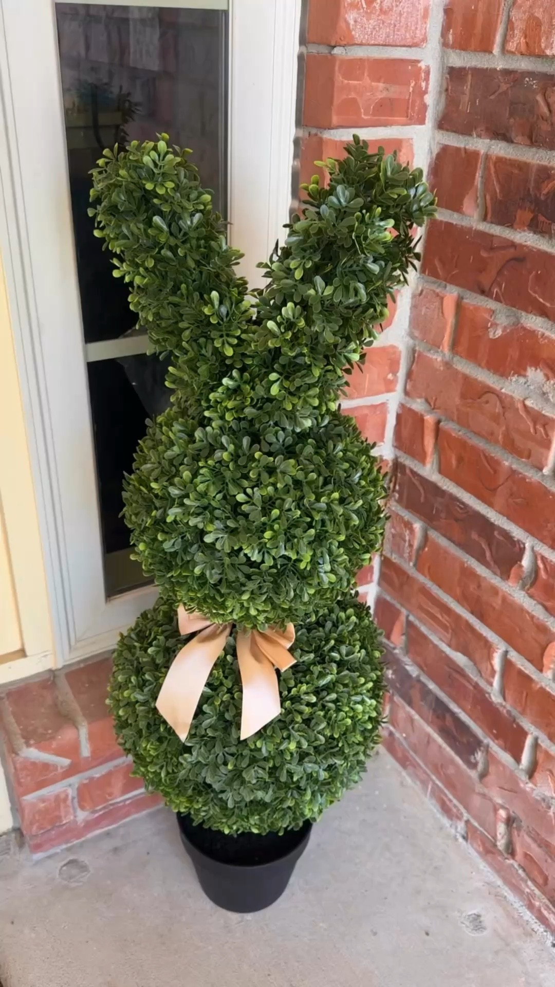 Starting to decorate my porch for spring and these bunny topiaries are my favorite! 🐰🌷

The ears come off so you can use them year round, which is the best part because I love anything I can reuse and style different ways.

I can’t wait to see my spring porch come together! #springporchdecor #springcleaning


#LTKmomlife #LTKSeasonal #LTKHome