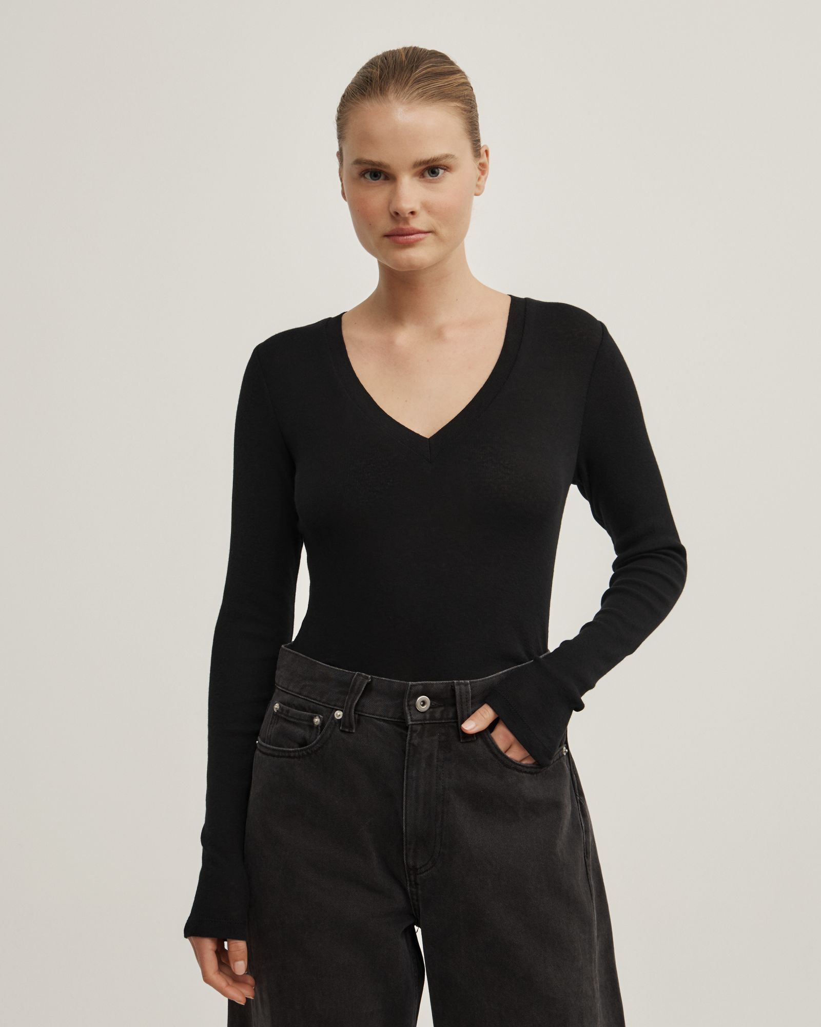 Witchery Women's Fine V-Neck Long-Sleeve Top in Black | Size Small | Cotton/Wool | Witchery (AU)