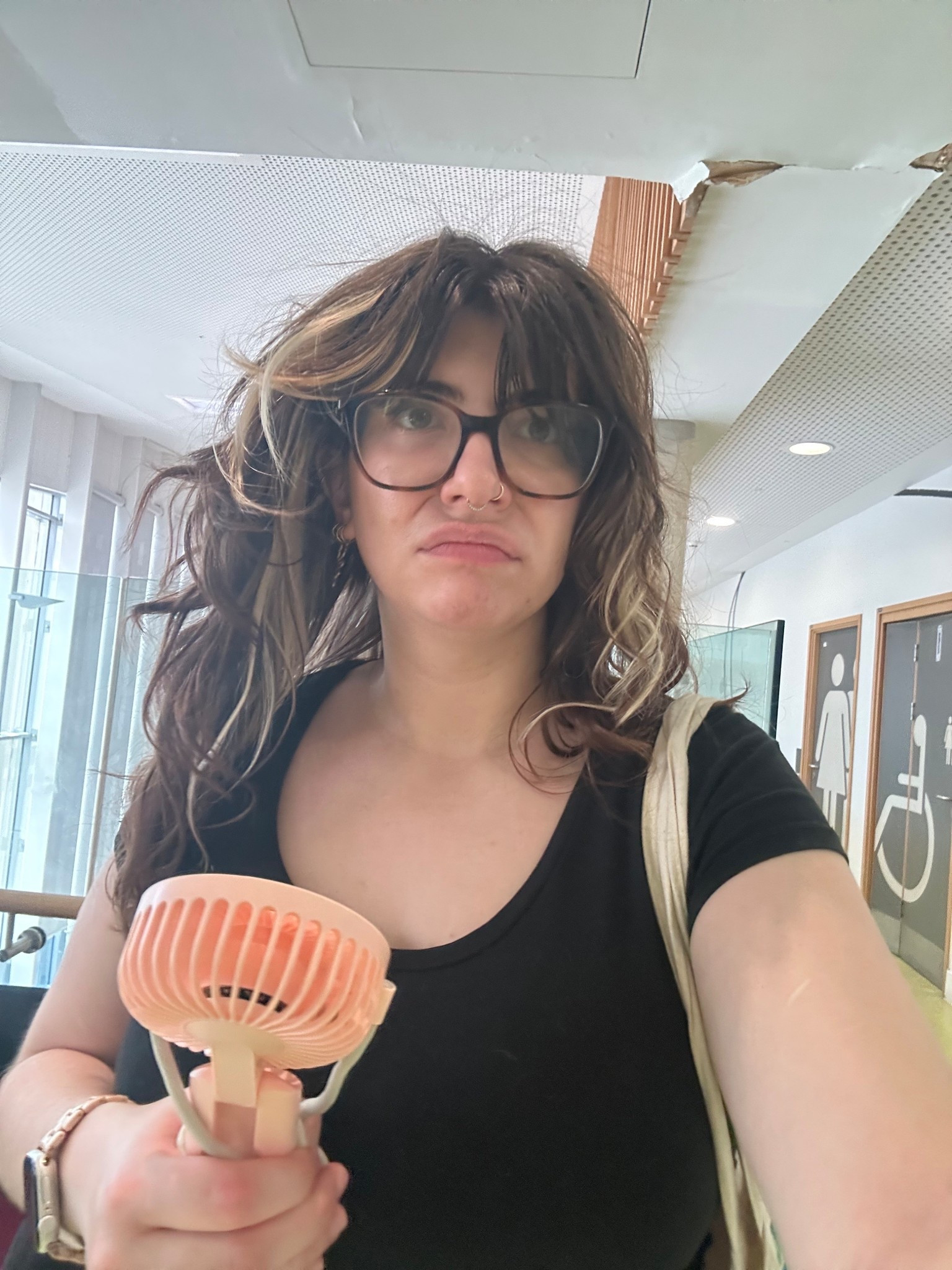 this rechargeable handheld fan is the only thing keeping me sane during this heatwave (sadly the pink is no longer available but the black is in the sale!)


#LTKFindsUnder50 #LTKSeasonal