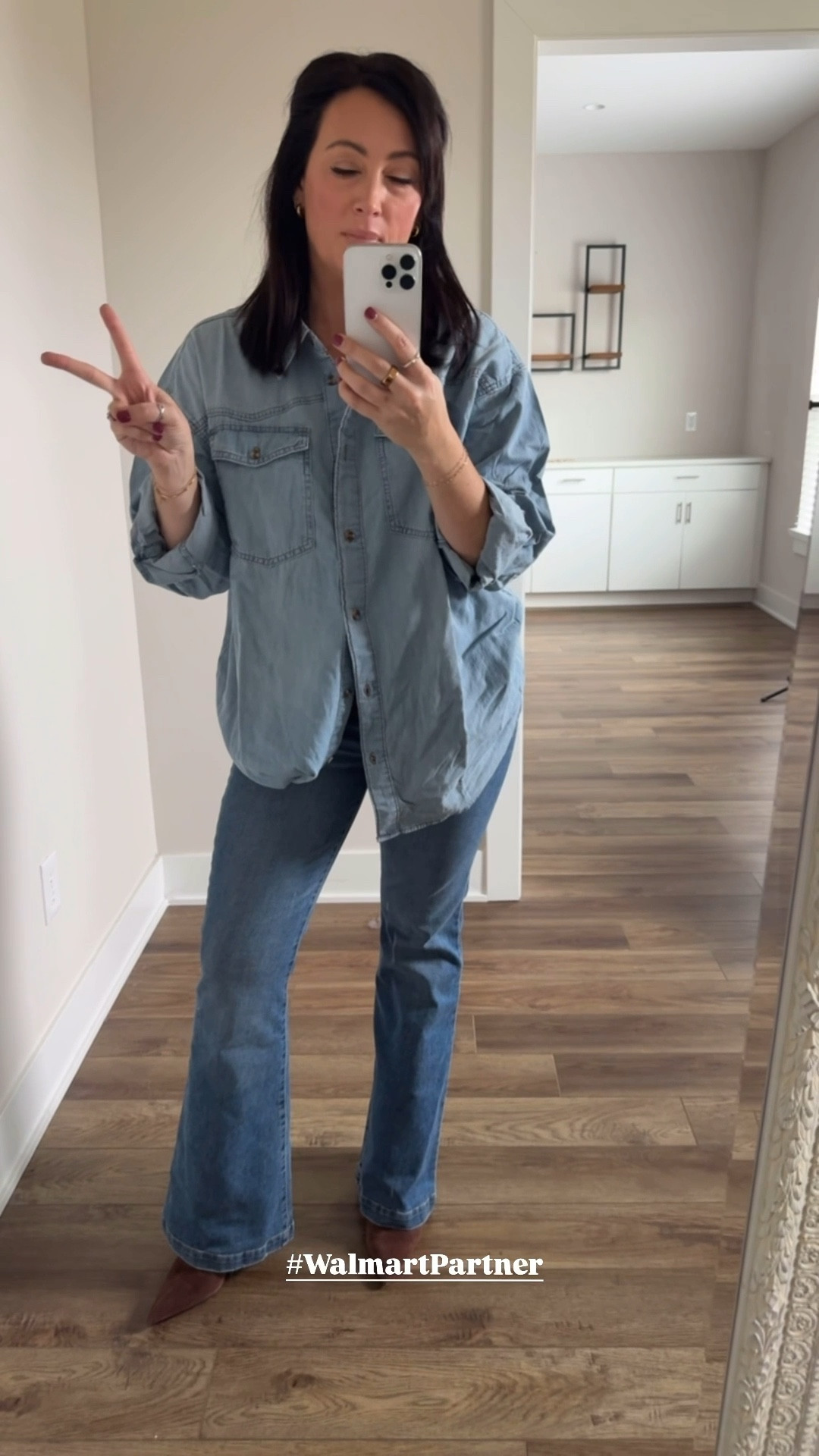 WALMART HAUL 
• large top for an oversized fit 
• size 6 denim 
#WalmartPartner @SofiaVergara  #WalmartStyle @WalmartStyle 


#LTKHoliday #LTKFindsUnder50 #LTKootd