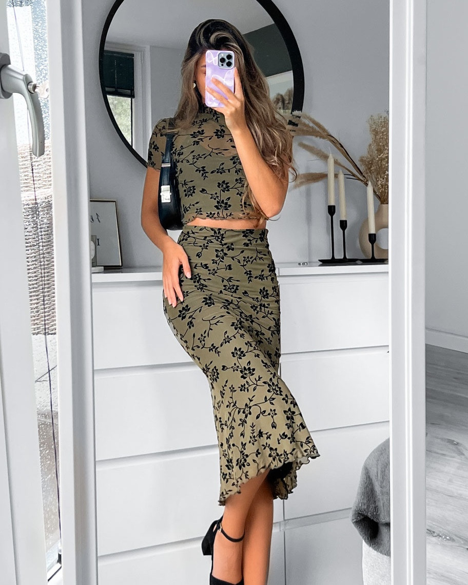 5 Spring Outfit Inspo🌸

Dark Green Flower Print maxi skirt and top set, yellow beach dress, white fuzzy cardigan, white pleated belted skirt, oversized pink button down shirt, brown velvet jeans, polka dot cami top, blazer and skirt beige brown set

#LTKstyletip #LTKVideo #LTKfindsunder50