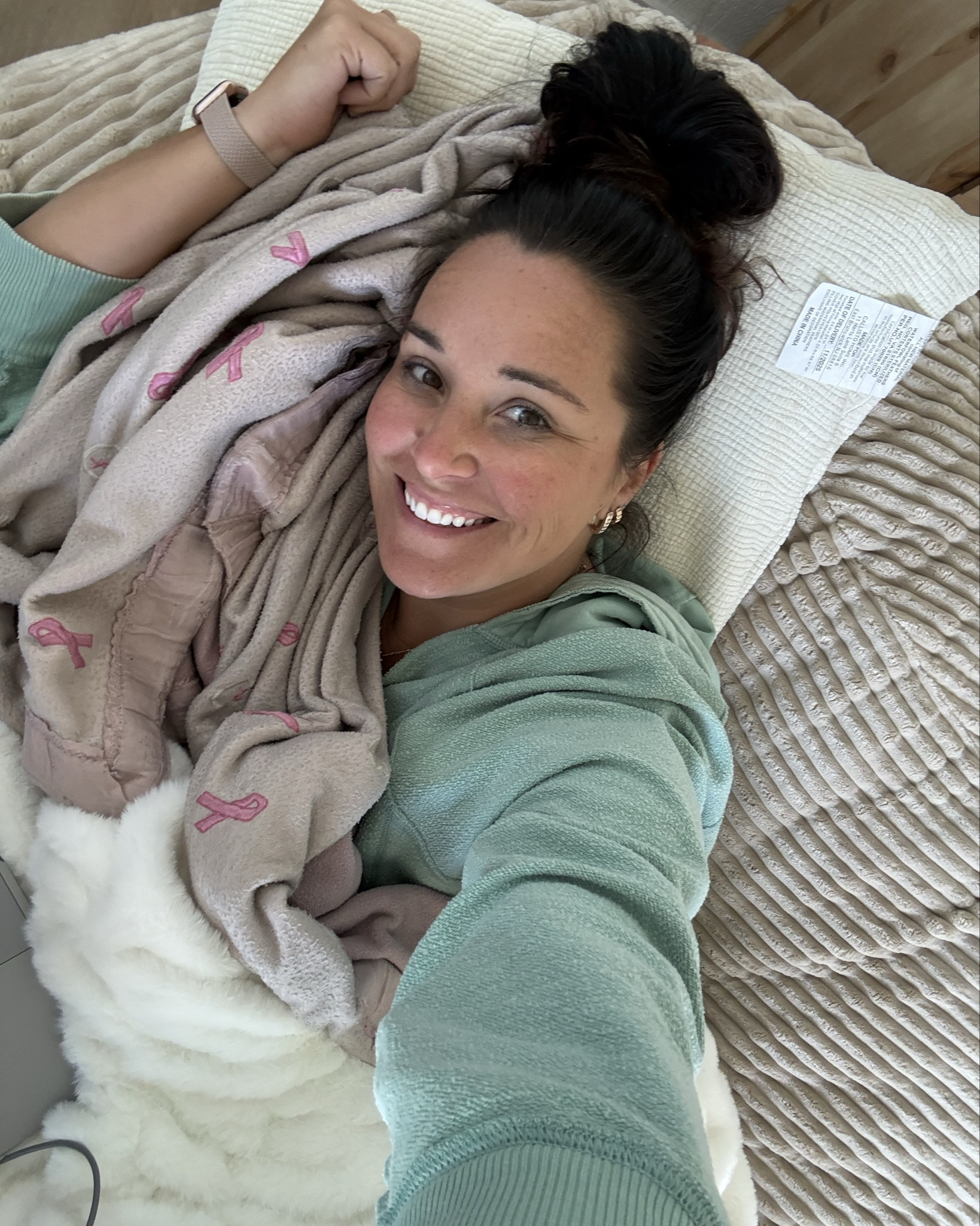 Early editing mornings in the studio! 

My big Joe + Comfrt blanket makes it hard to get up! 🥰

#LTKmomlife #LTKdayinmylife #LTKmorningroutine