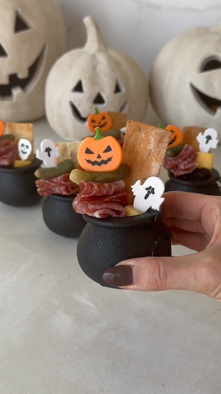 These mini cauldron charcuterie cups are the cutest little party hack and they come together in minutes. 🎃⁣
⁣
Save this for your Halloween party and comment “BOO” and I’ll send ya the links to the mini cauldrons and skewers. ⁣
⁣
Follow for more easy, elevated hosting ideas 🖤⁣
⁣
#HalloweenPartyFood #HalloweenPartyIdeas #HalloweenCharcuterie #MiniCauldronSnacks #HalloweenAppetizers