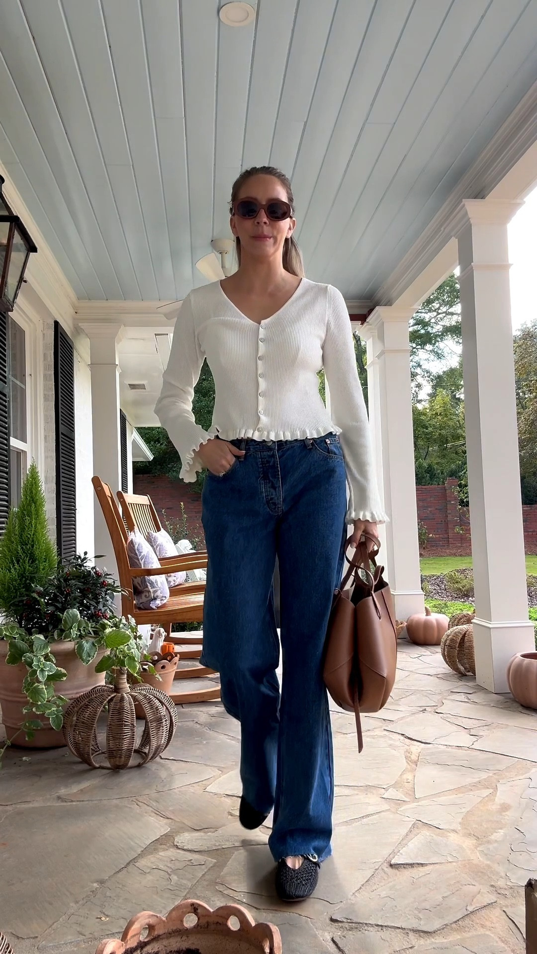 Top: H&M
Jeans: PARKE
Flats: Target
Bag: Polene 
Sunglasses: Celine 