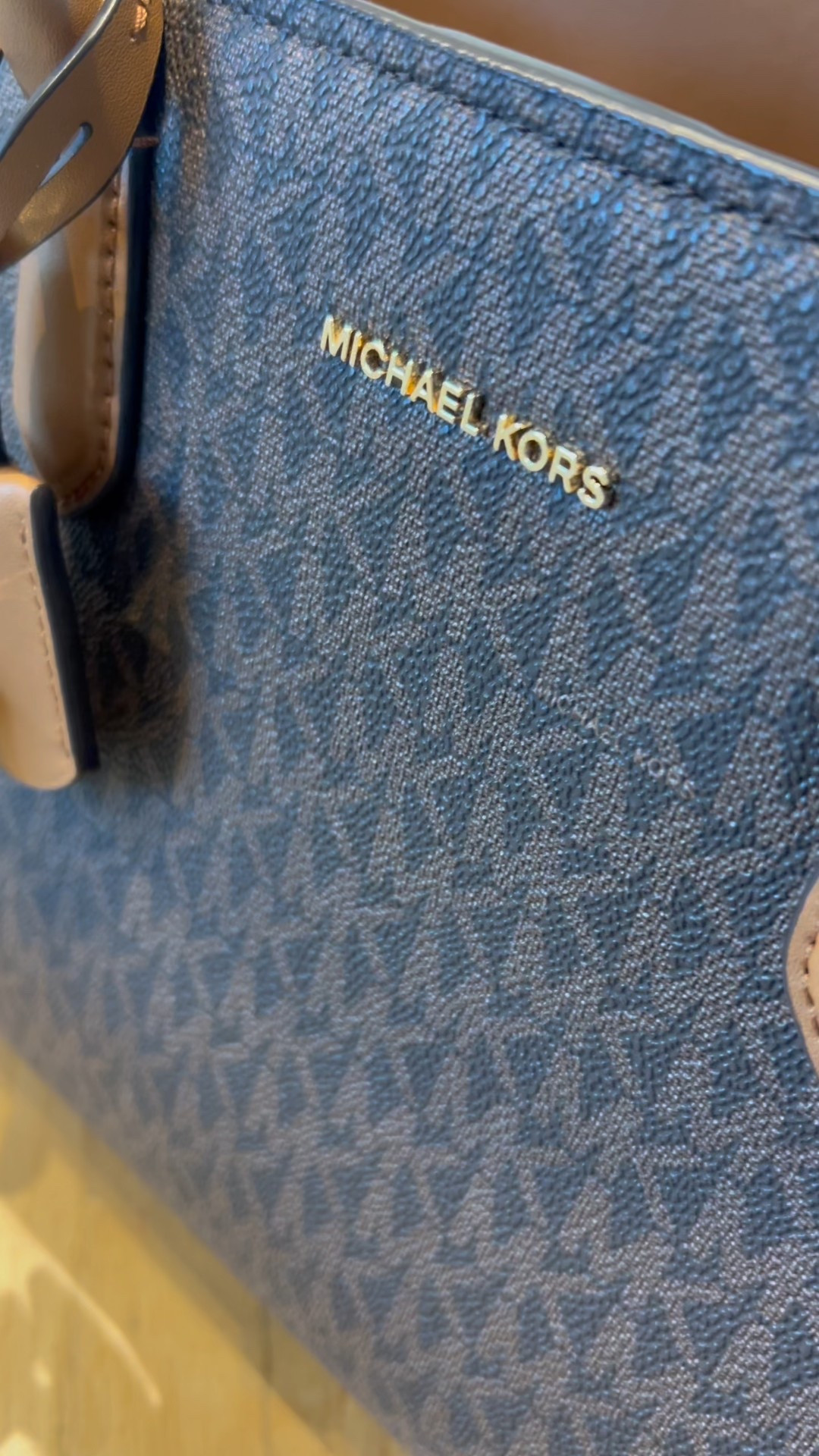 All the necessary essential in my bag! 💼 

#LTKnederlands #LTKeurope #LTKsummer