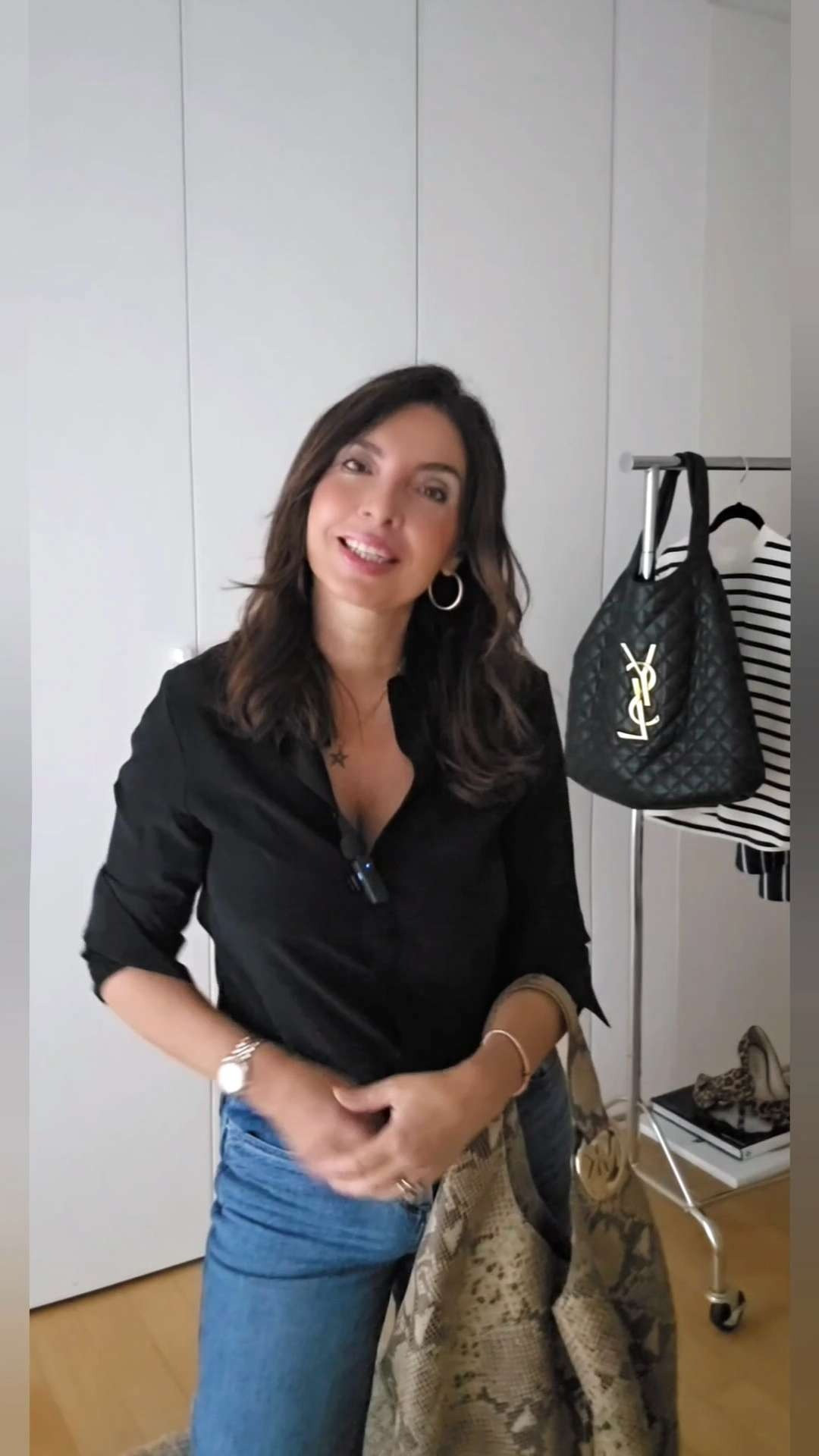 🇮🇹 Outfit di fine estate:
Jeans a gamba larga e camicia di seta nera formano una base elegante e versatile. Gli accessori animalier portano un dettaglio deciso che rende il look attuale, mentre il lip oil di YSL e il profumo Zara aggiungono un tocco beauty semplice e femminile. Un insieme ideale per i giorni di fine estate e le serate in città.

🇬🇧 Late summer outfit:
Wide-leg jeans paired with a black silk shirt create a sleek and versatile base. Animal print accessories introduce a bold touch, while the YSL lip oil and Zara fragrance bring a feminine and effortless beauty accent. A perfect choice for late summer days and chic city evenings.

#stileelegante
#chicstyle
#widelegjeans  

 #LTKitalia #LTKeurope #LTKover50style